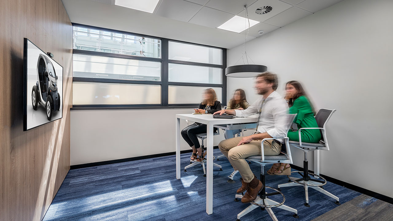 "雷诺汽车新总部 | 功能性、创新与舒适的办公空间"-6