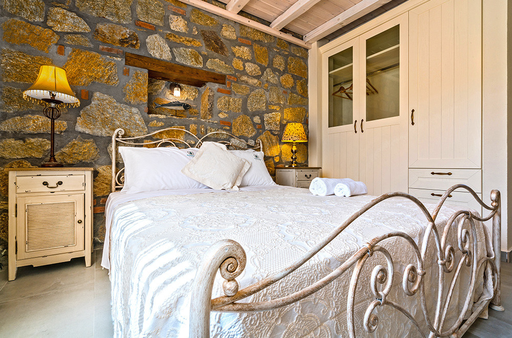 森林海景中的石筑豪华套房-13