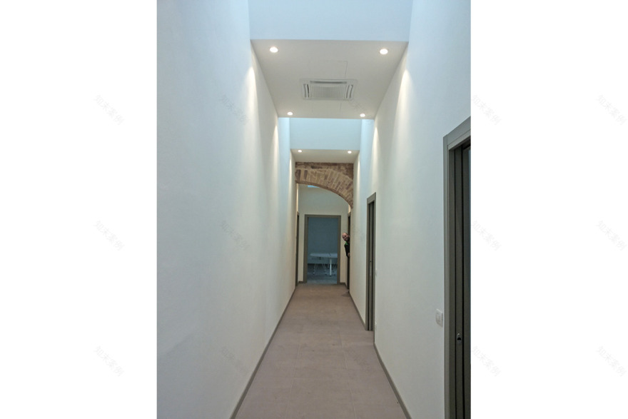 意大利佩萨罗废弃工厂改造办公室-16