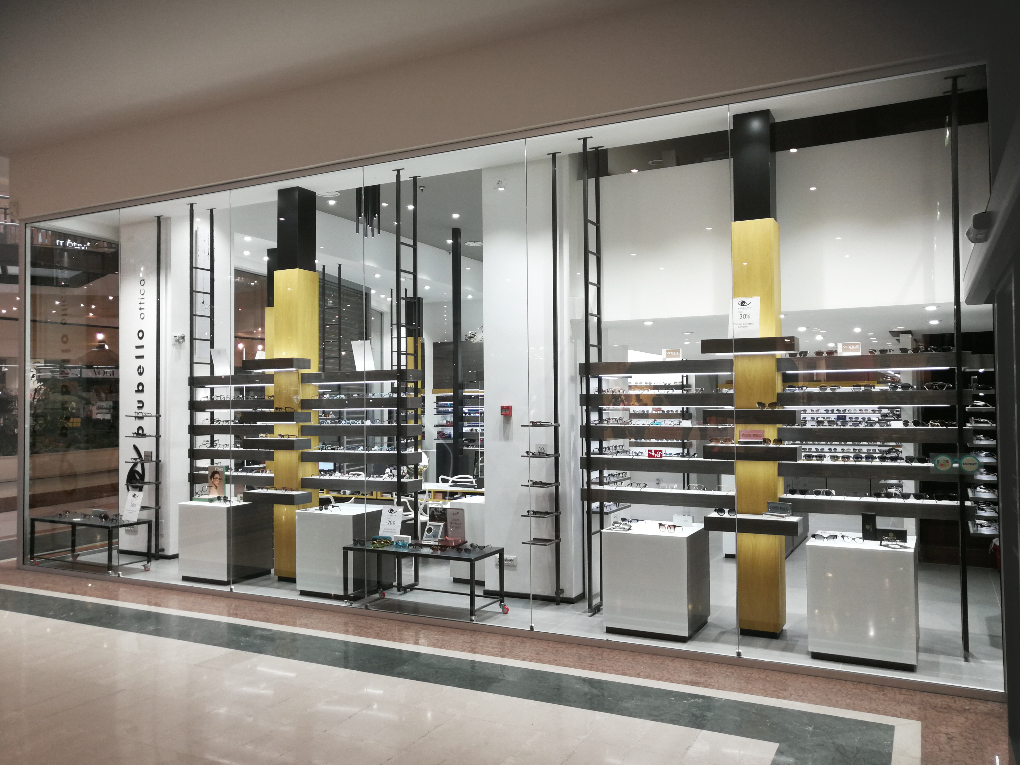 Ottica Piubello 购物中心的工业风设计-33