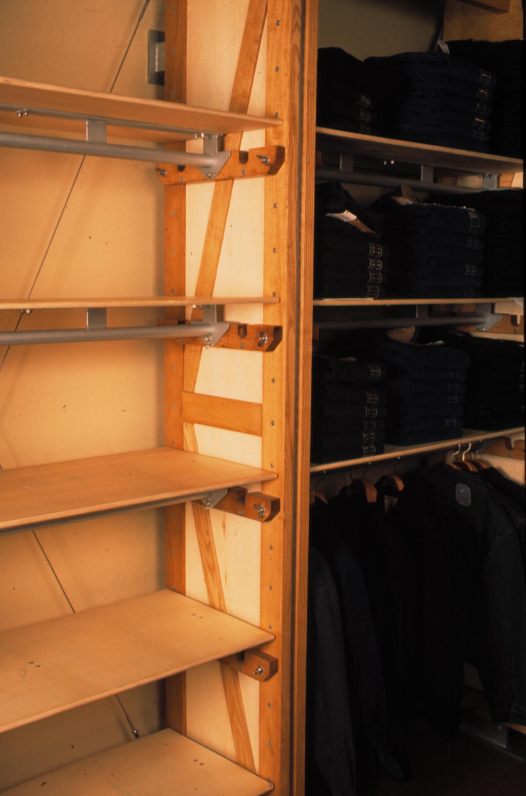 1997 年摩托牛仔裤店概念设计-30