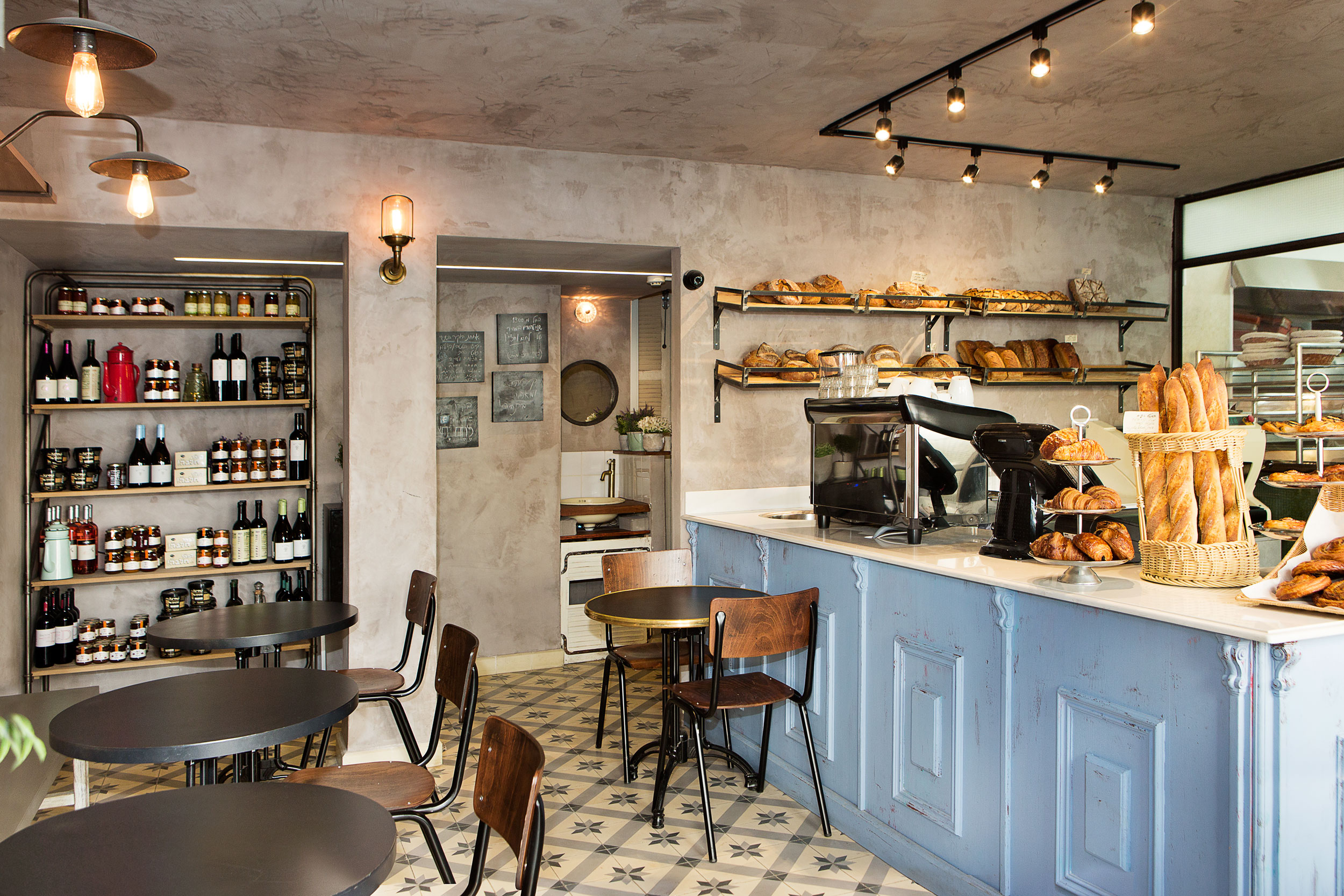 金属木质元素打造的现代烘焙咖啡厅-6