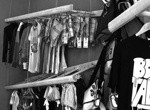 废旧车间变时尚商店的创意重生-14