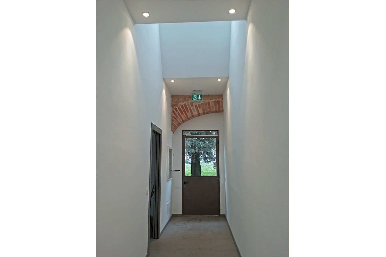 意大利佩萨罗废弃工厂改造办公室-3