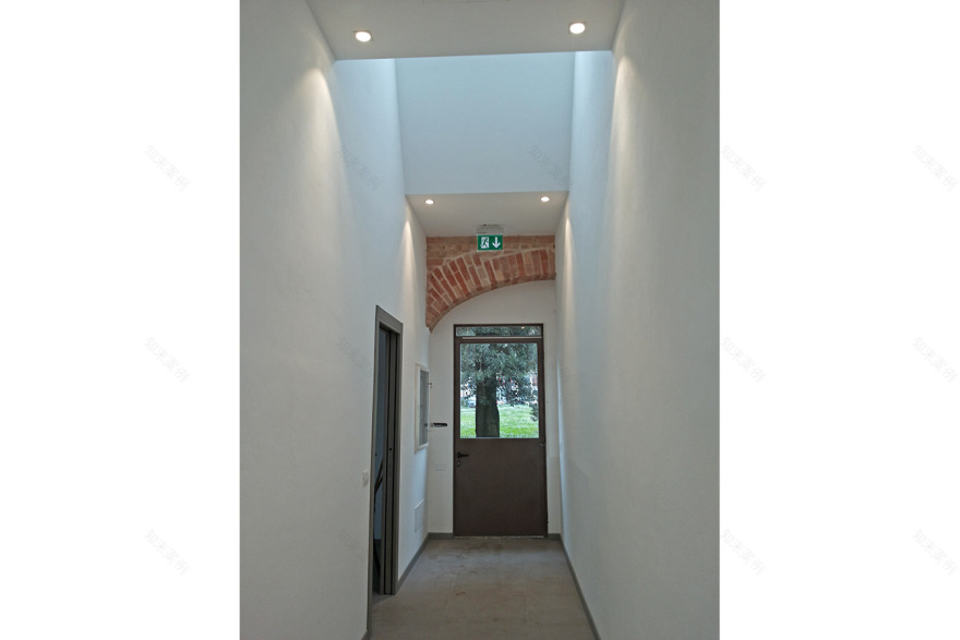 意大利佩萨罗废弃工厂改造办公室-3