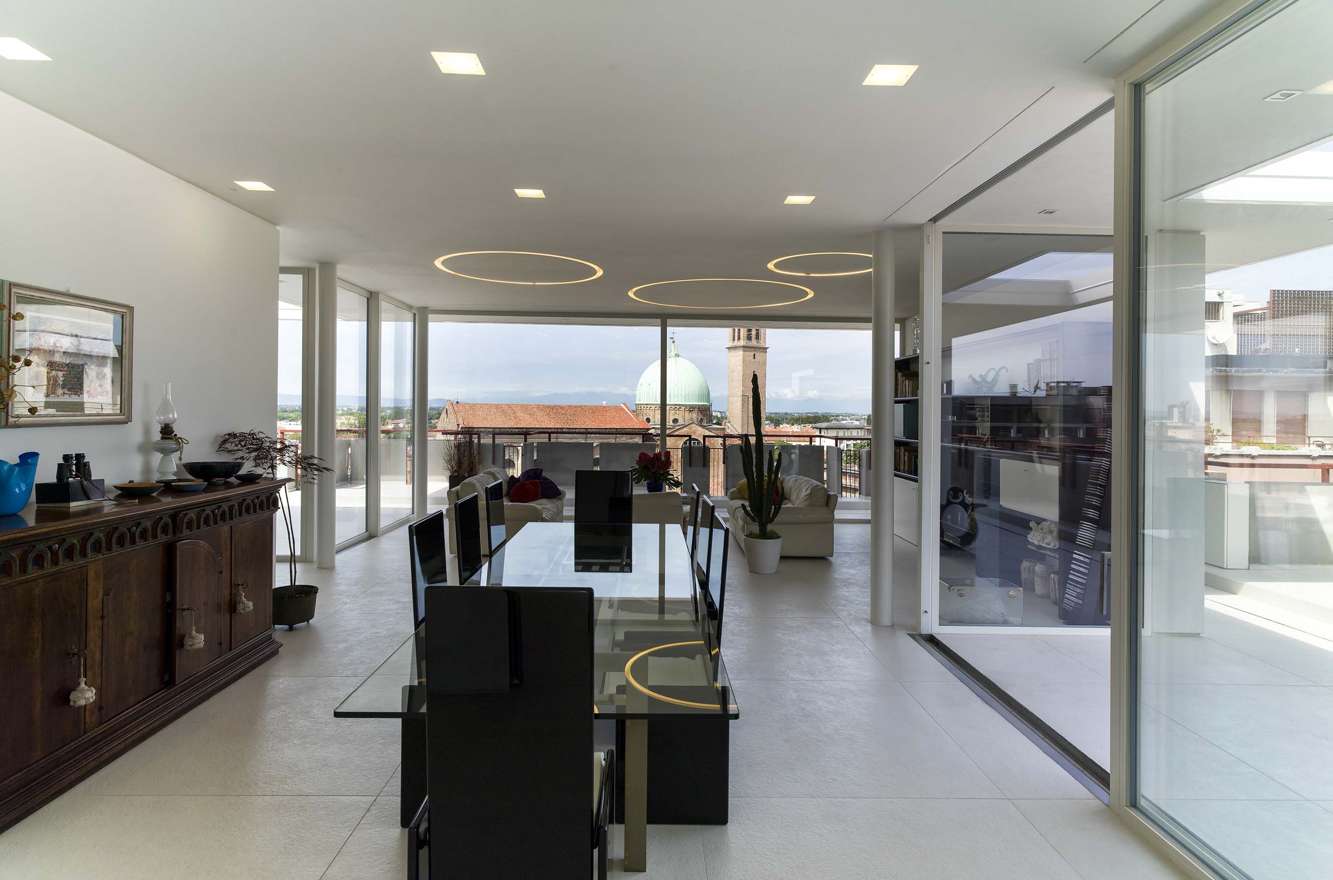 意式风情 Padova 顶层公寓的 360°全景视野-32