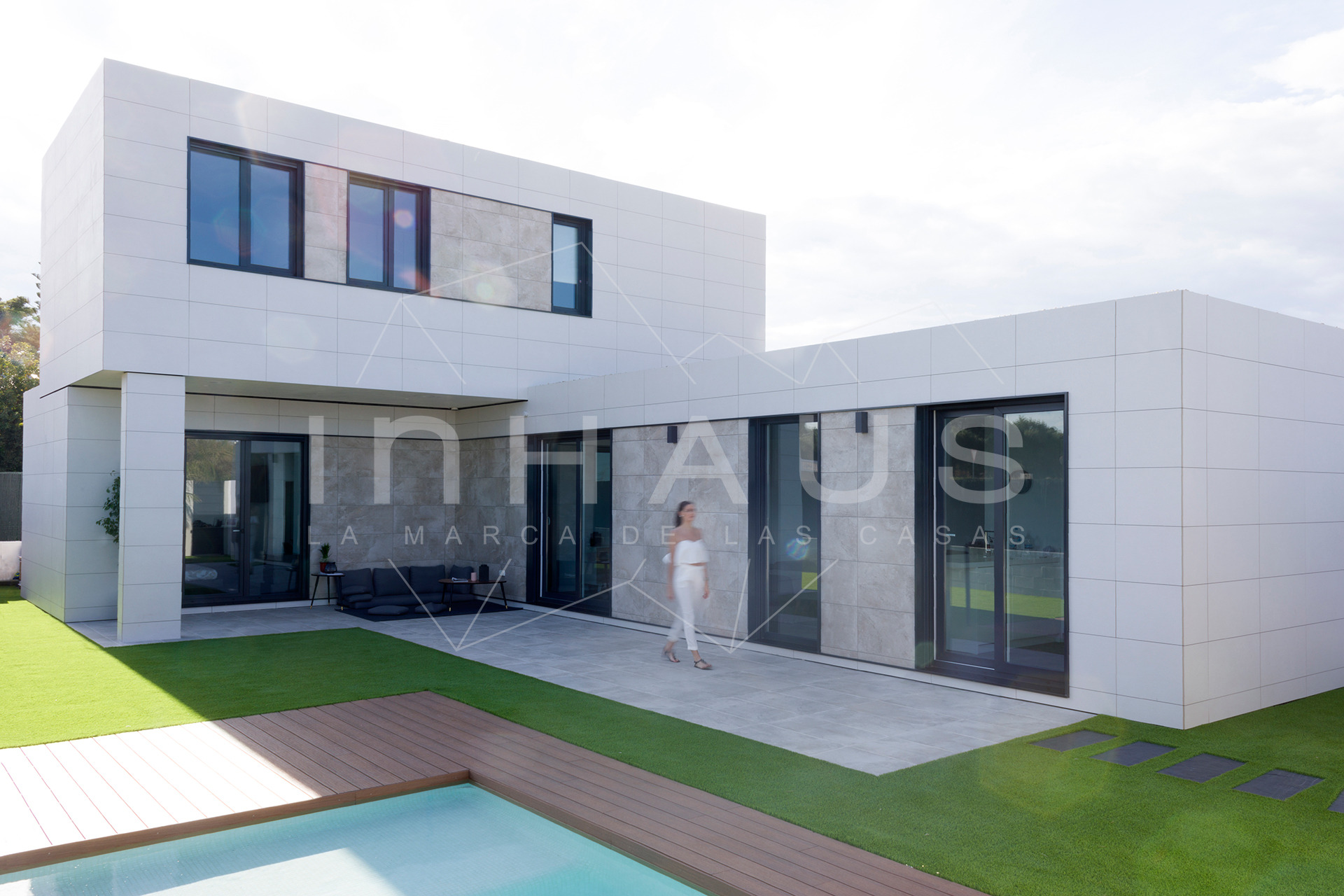 现代家庭梦想家园——西班牙瓦伦西亚“阿尔库迪亚”住宅-0