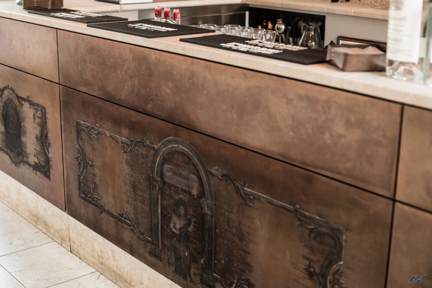 意大利百年酒厂变身复古咖啡馆-5