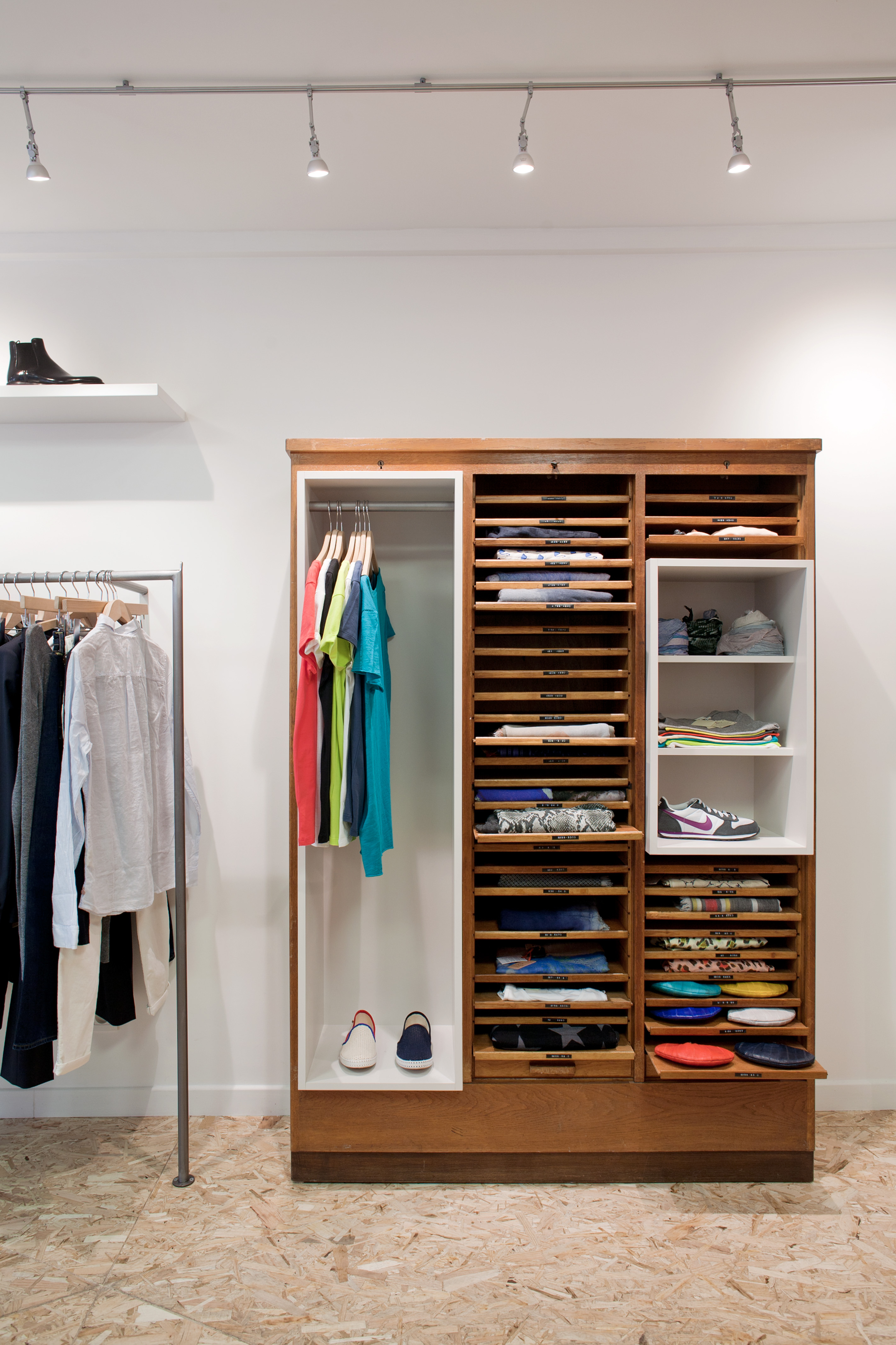 2014 年完成的 Naxor 品牌展示店室内设计-9