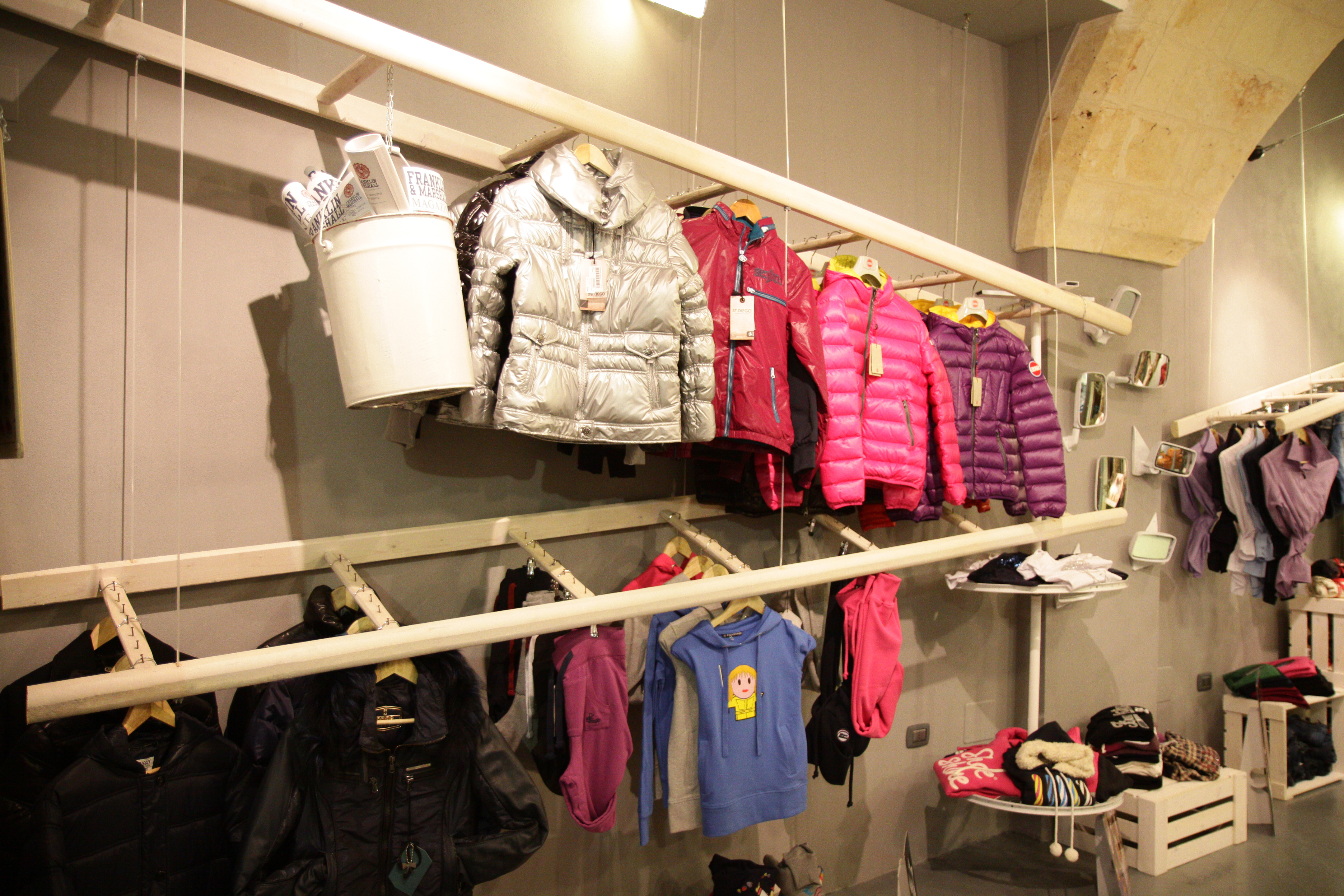 废旧车间变时尚商店的创意重生-45