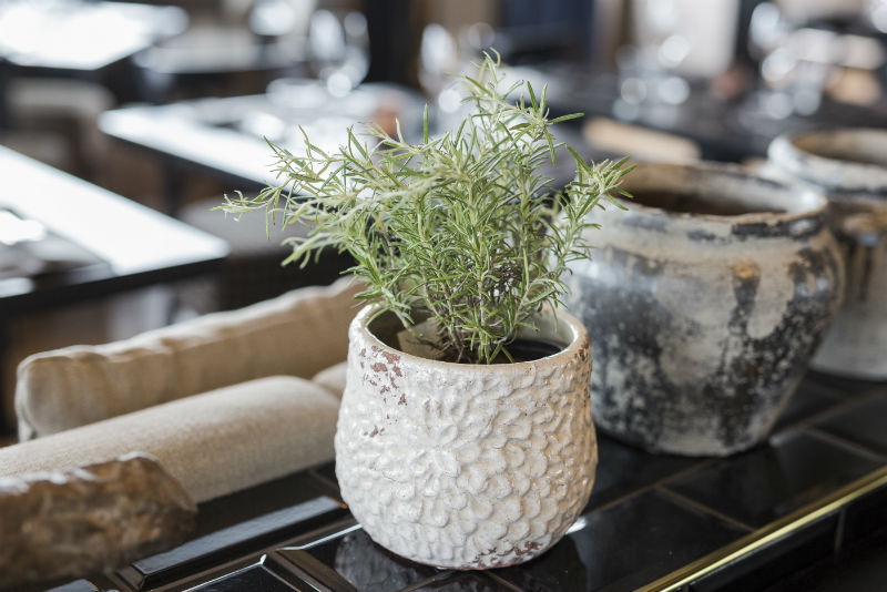 芬兰最大游艇码头餐厅翻新，打造年轻时尚的海鲜牛排馆-13