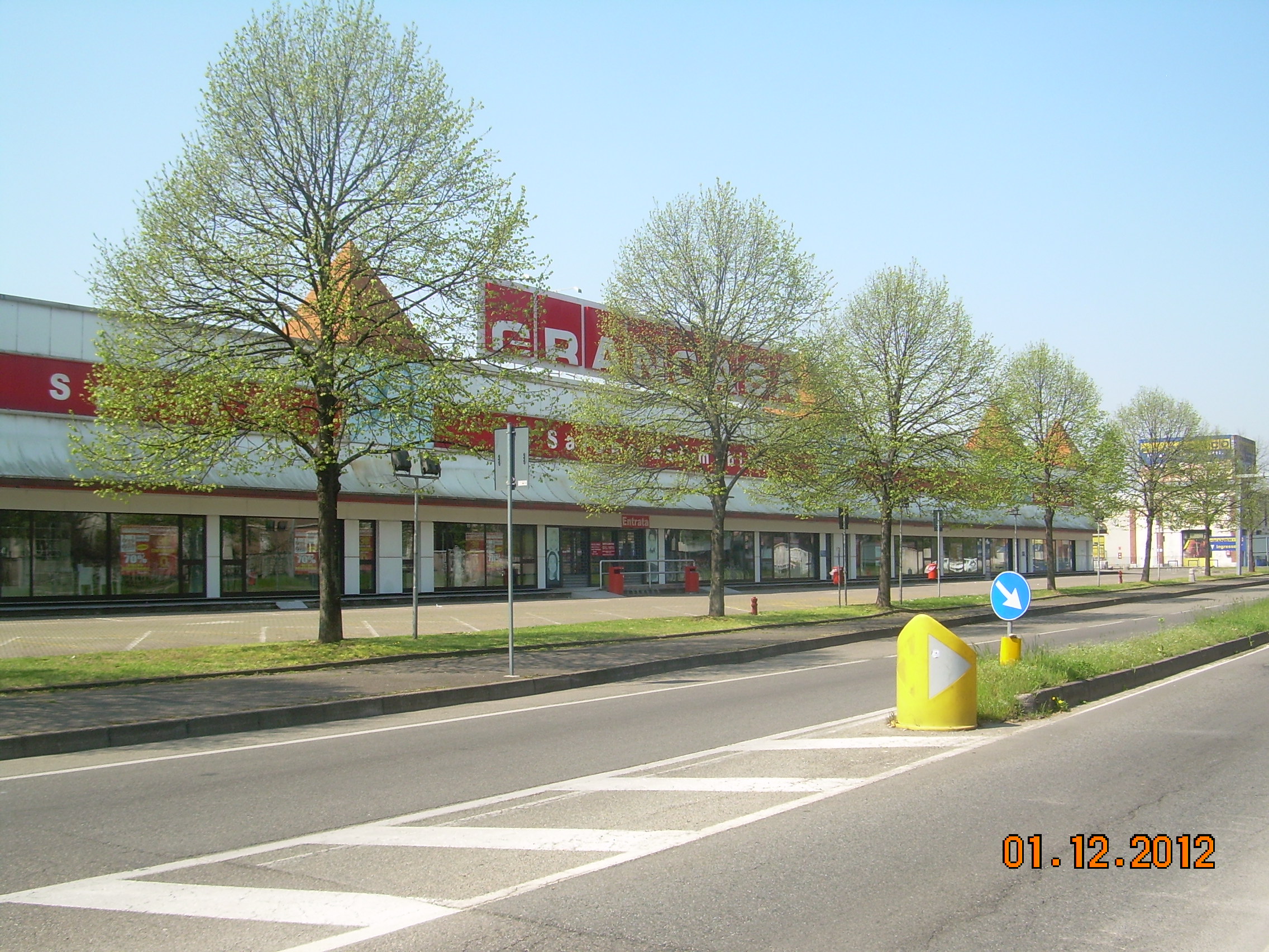 2015 年意大利 nerviano 购物中心翻新-6