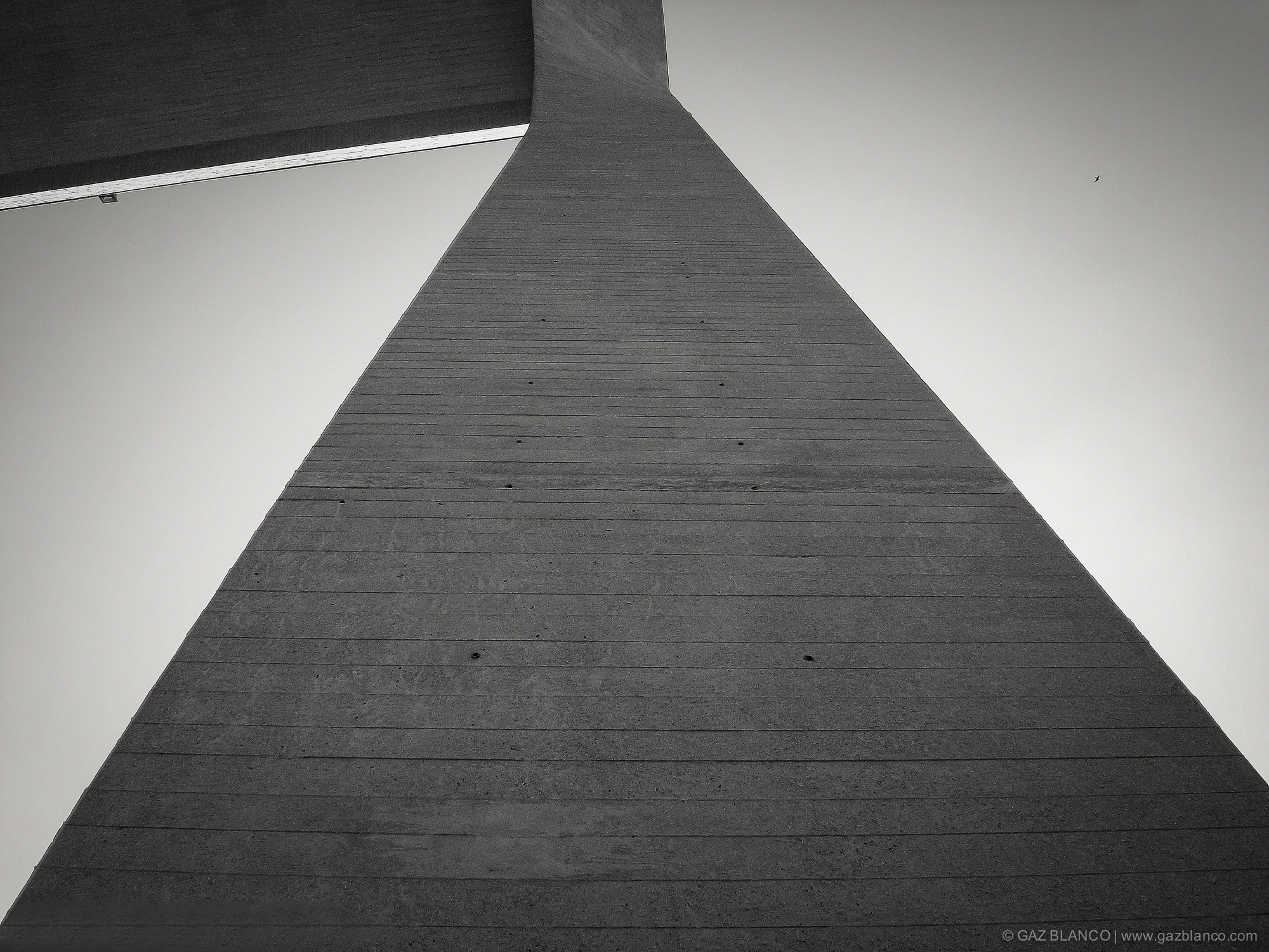 奥斯卡·尼迈耶的意大利 Mondadori 大厦 | 现代建筑的华美乐章-13