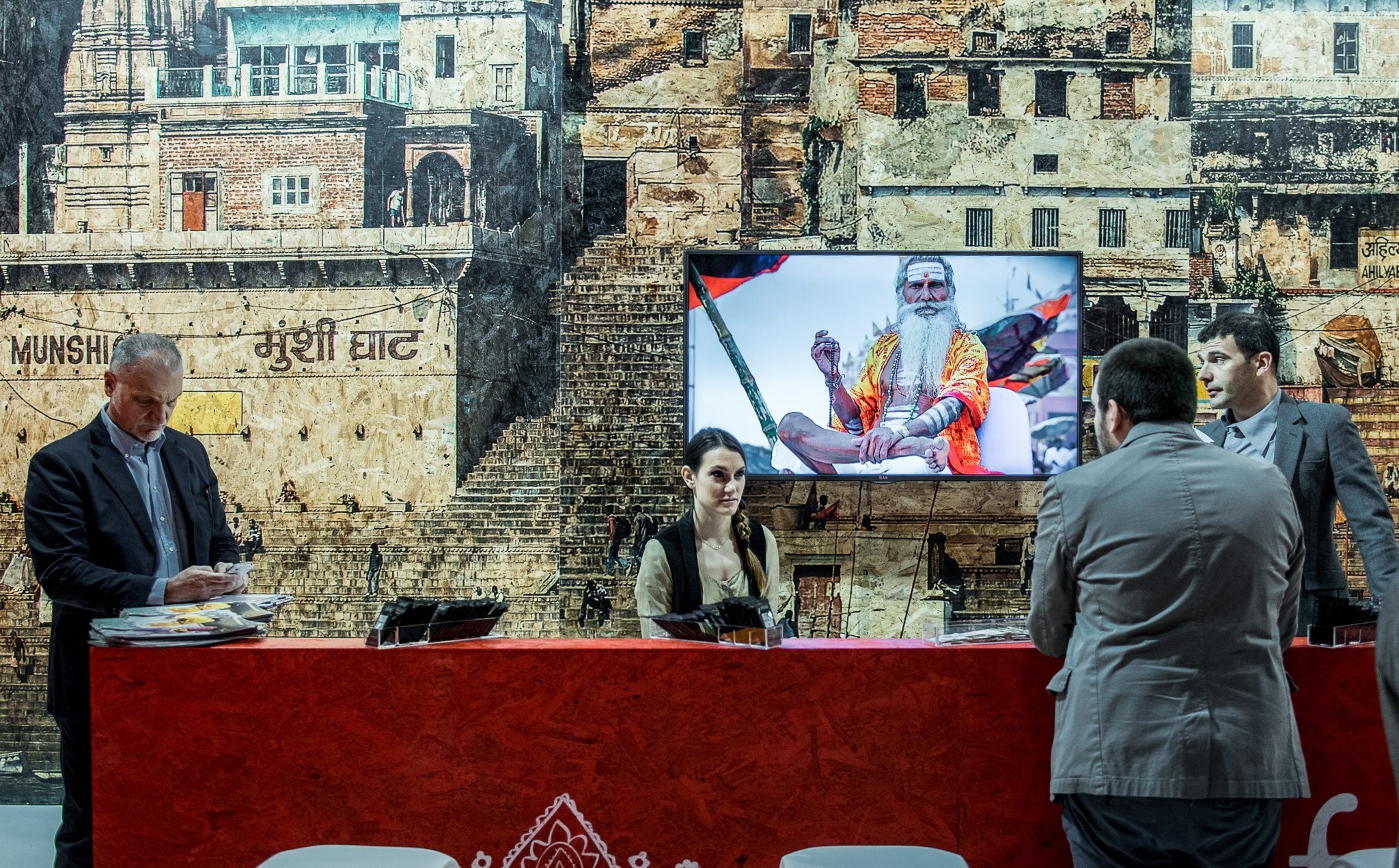 2015 年米兰家具展 Infiniti 展台——木结构魅力诠释现代展览设计-33