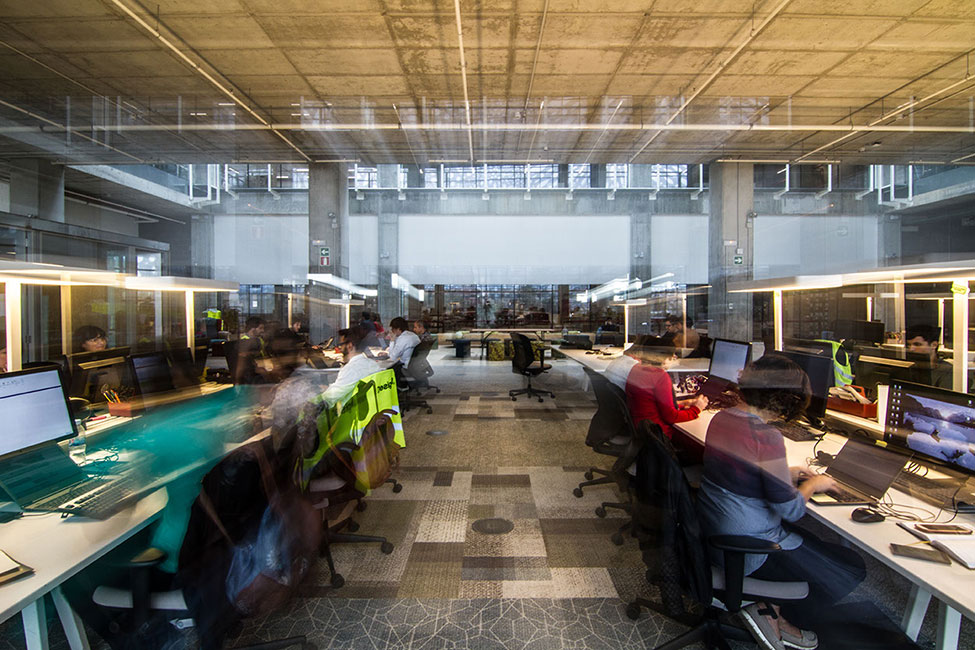 时尚品牌 Desigual 的物流中心与办公空间-2