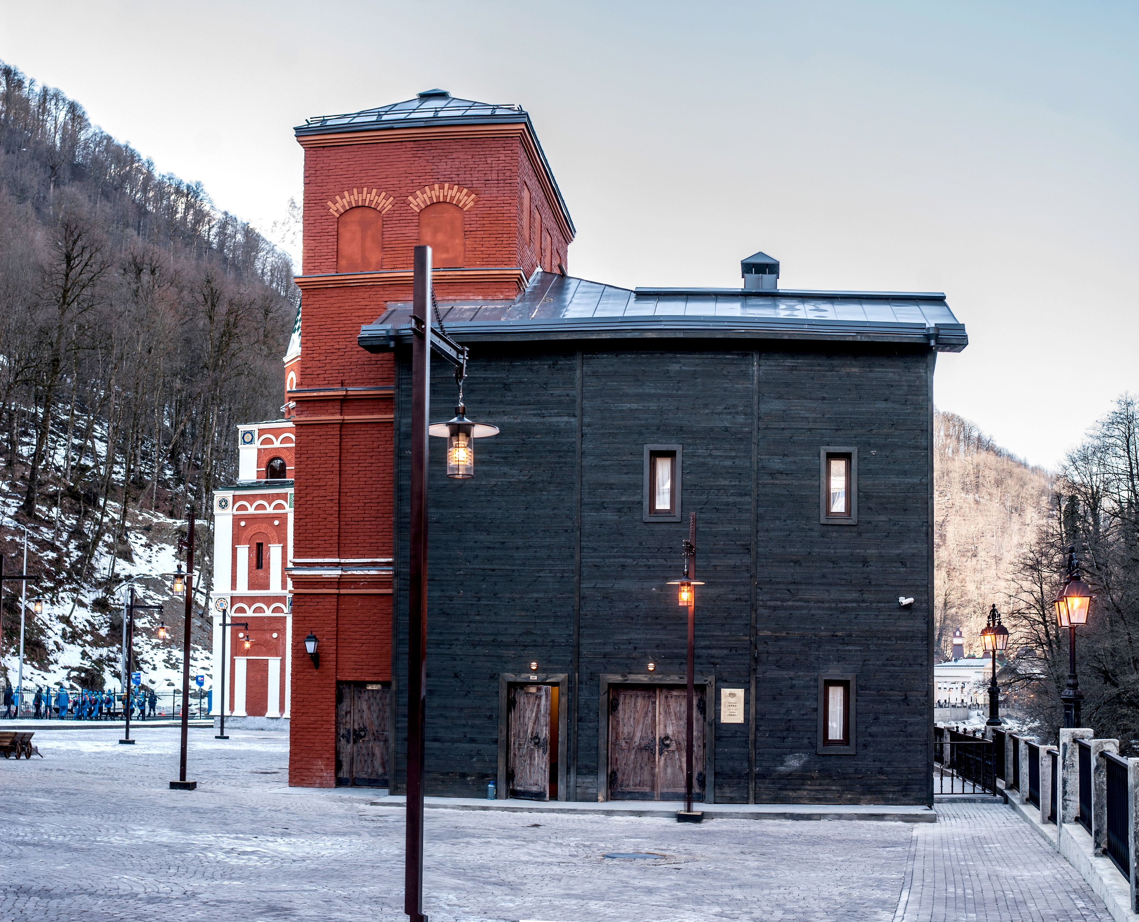 多样街头柱设计展现城市魅力-18