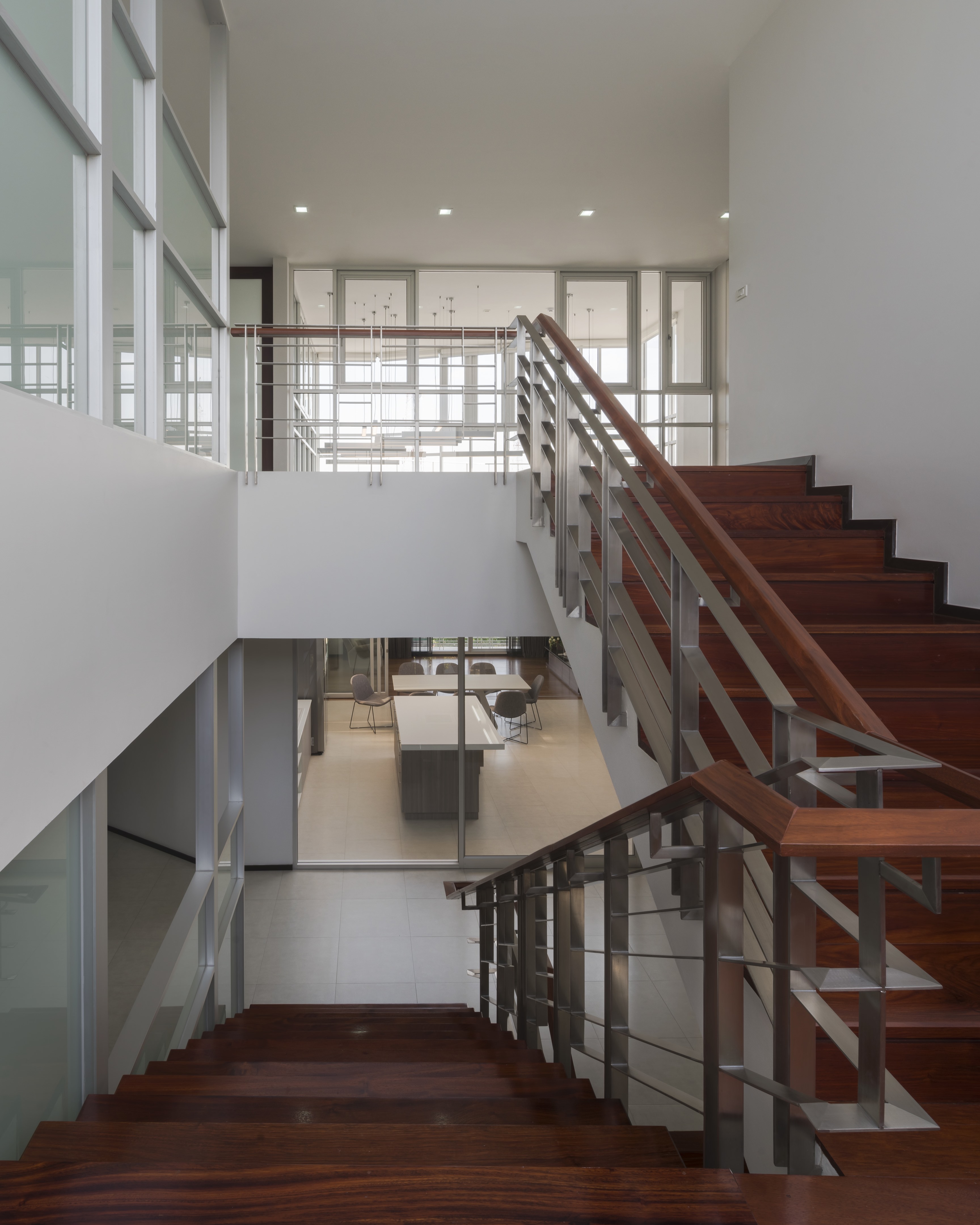 泰国曼谷 Pathumthani 金店 | 红金相映,现代与传统的完美融合-26