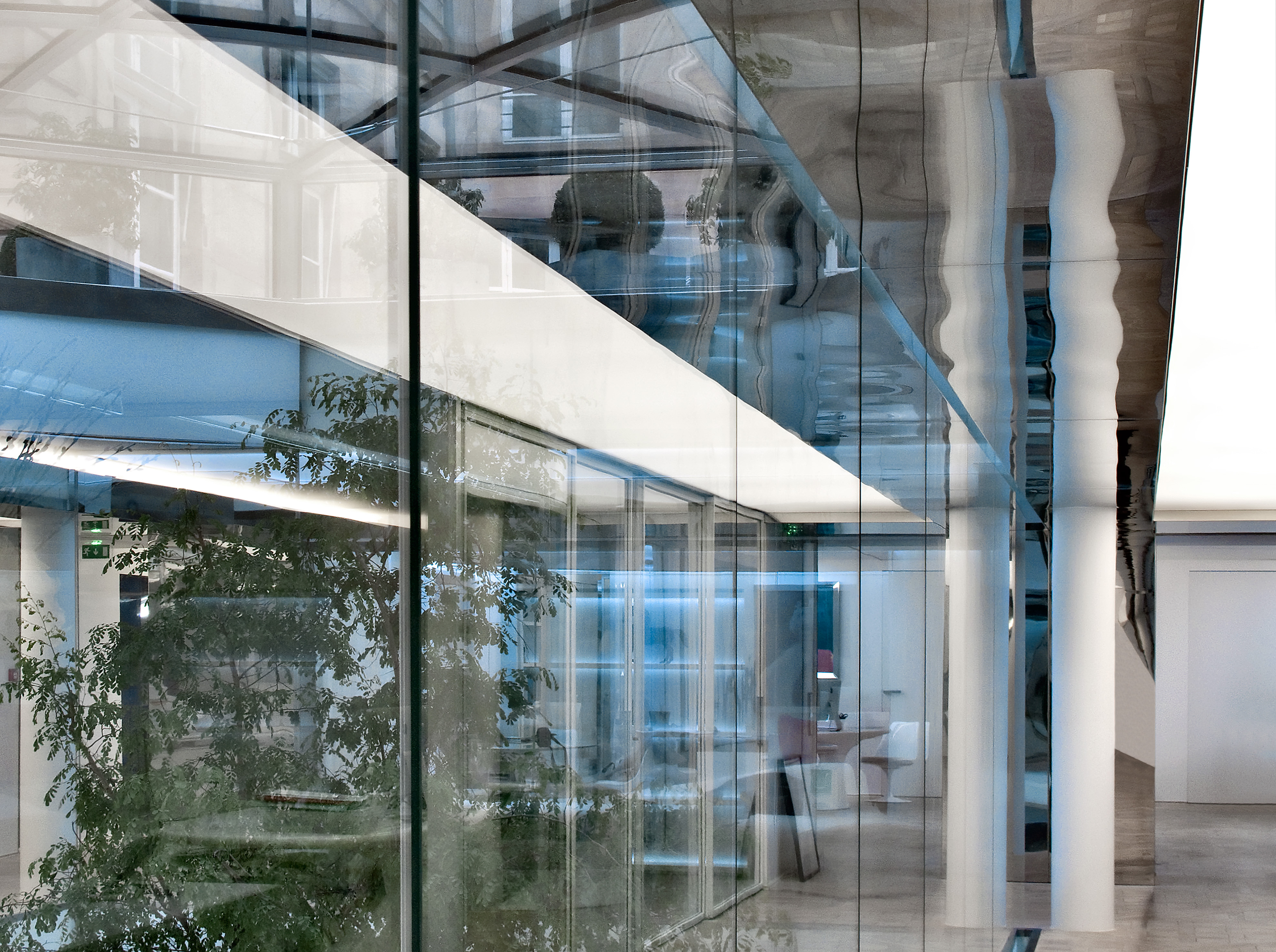 巴黎地标建筑中的现代办公空间-9