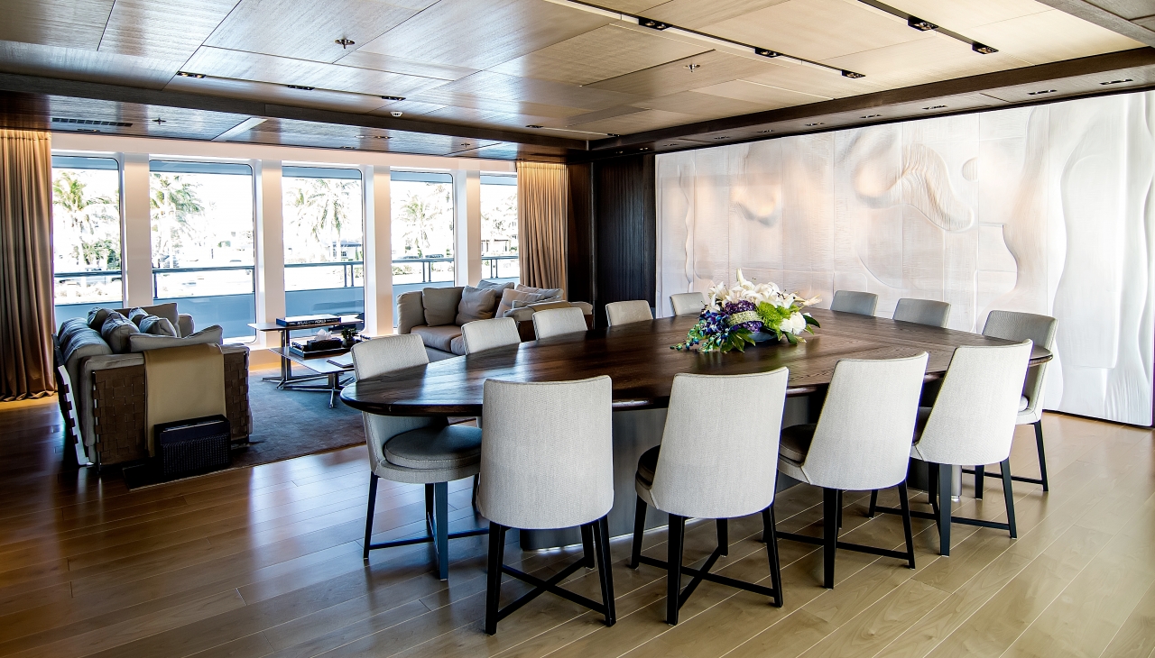 "Cloudbreak"号游艇 | 豪华室内设计与户外美景相得益彰-4