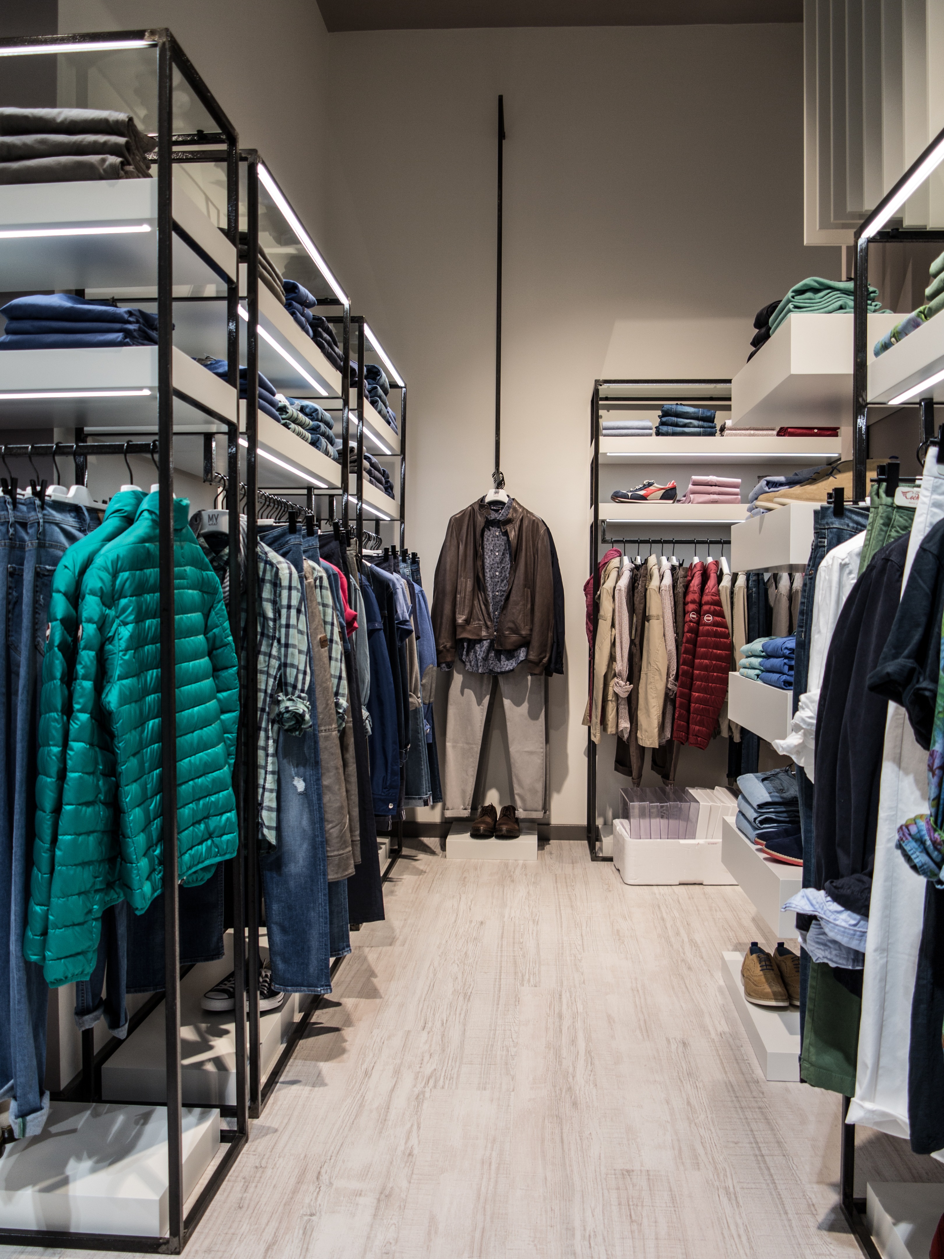 2015 年完成的“My Wear”木结构展示店-30