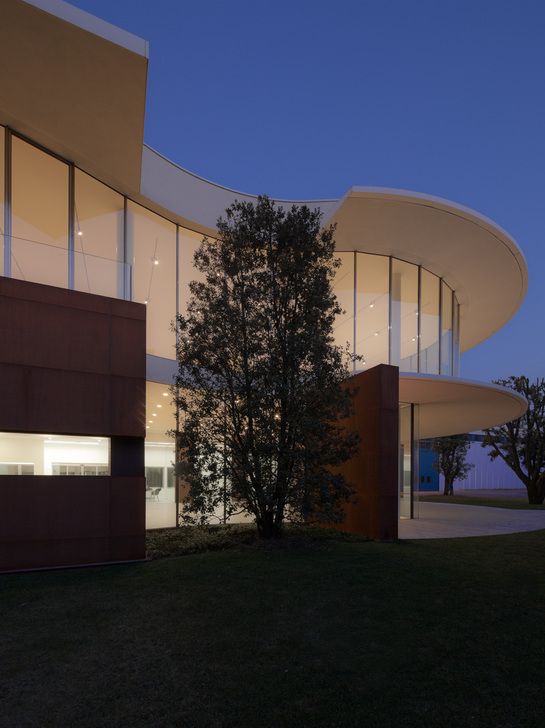 意式风格的 Secco Sistemi 总部办公空间设计-45