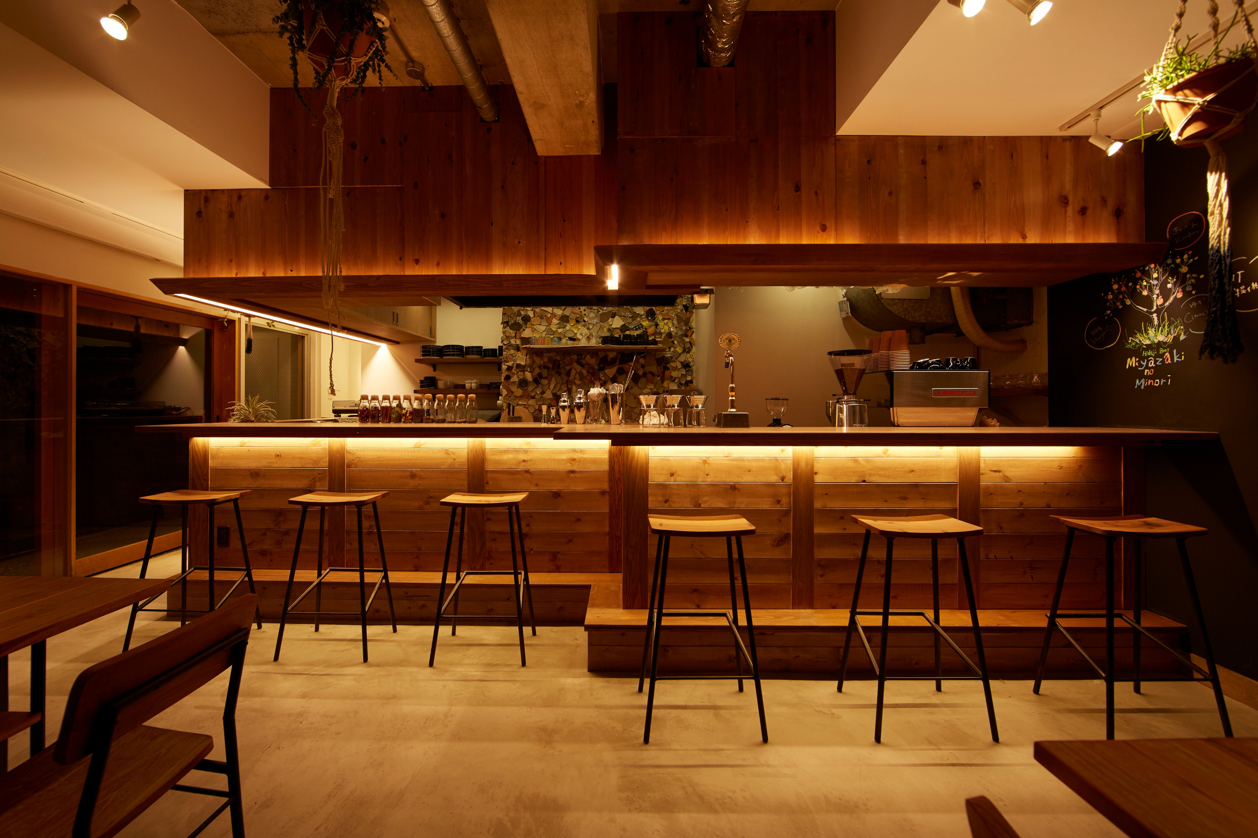 东京潮流地段的环保咖啡馆设计-8