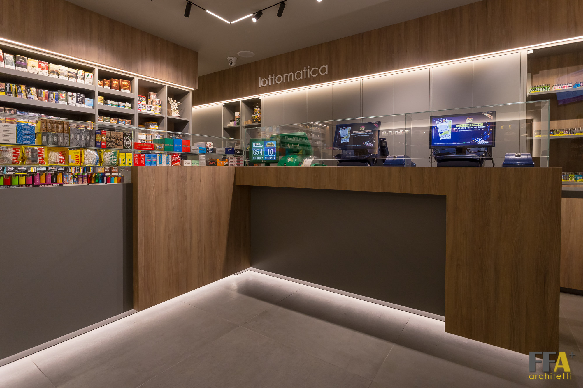 2017 年完成的意大利 Catania 市历史建筑中的 Tabaccheria Salice 店铺室内设计-6