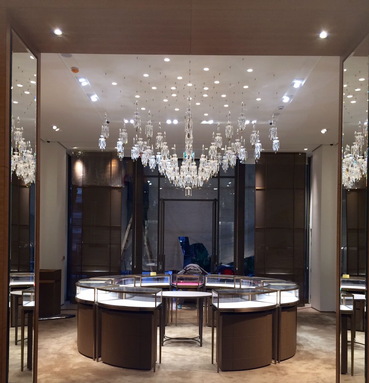 卡地亚精品店 | 独特的设计风格与高品质的室内体验-2