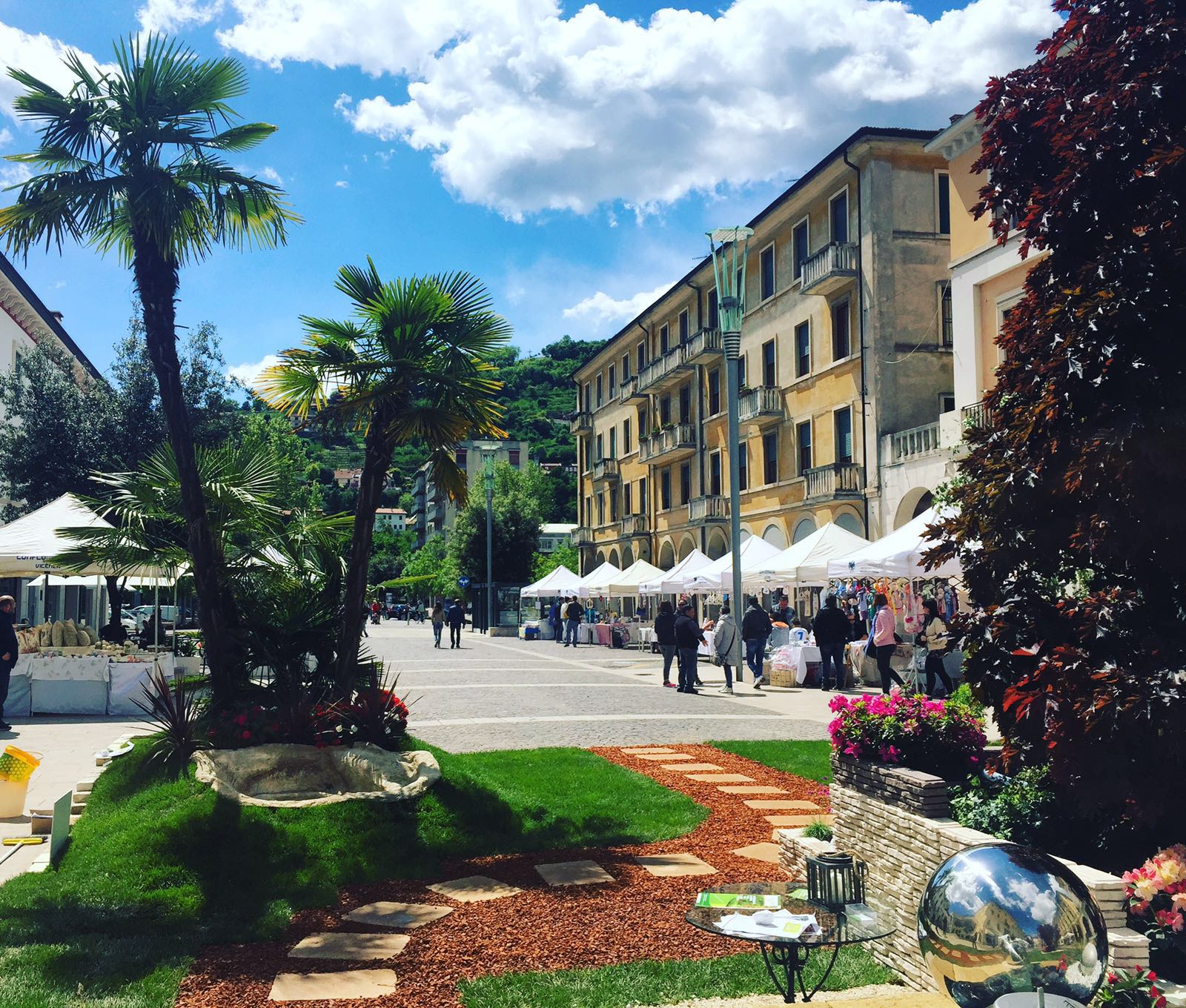 2016 年意大利公共广场家具定制案例-1