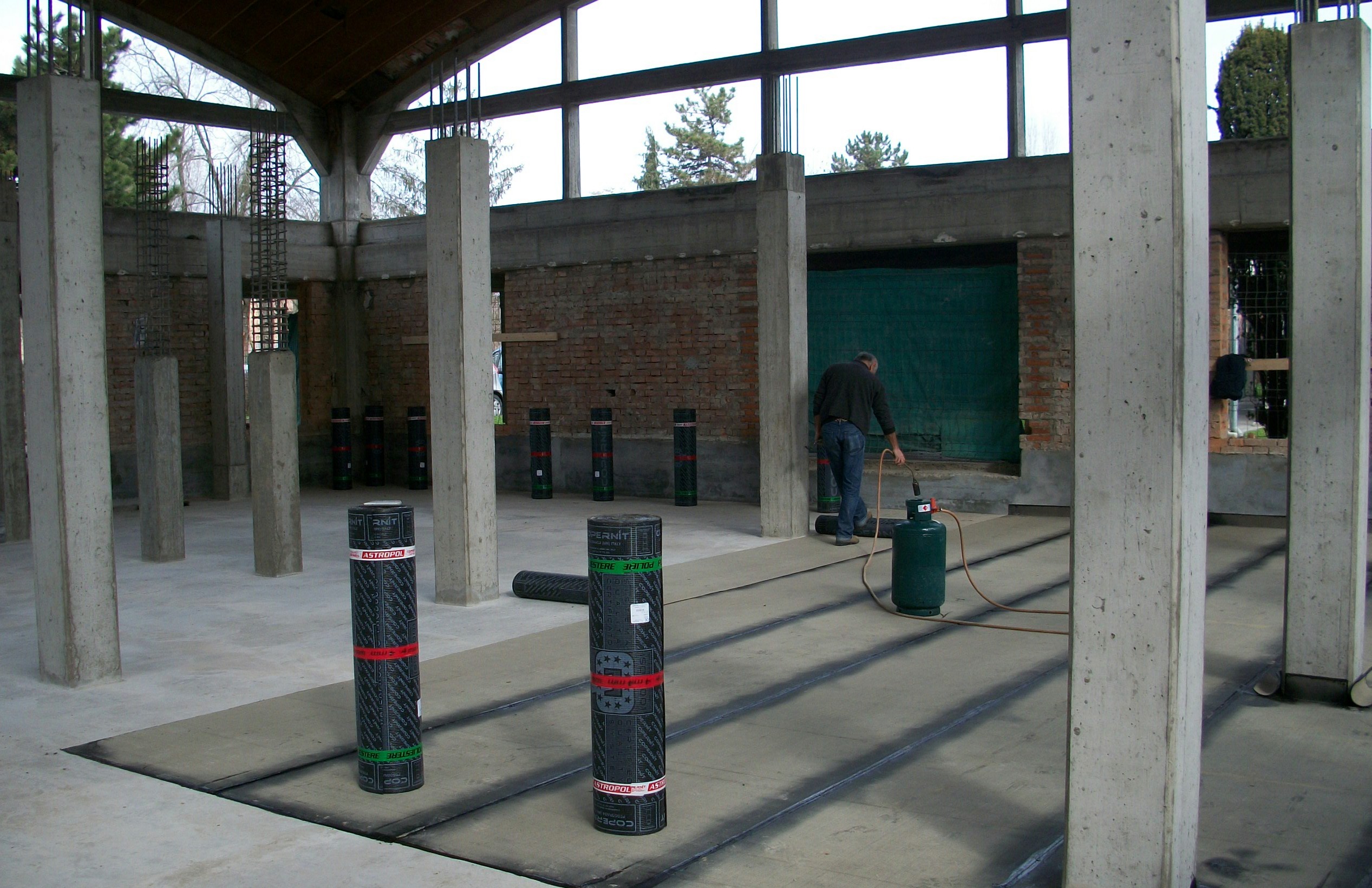 2011 年建设的多功能文化中心——O.S.E.A-12