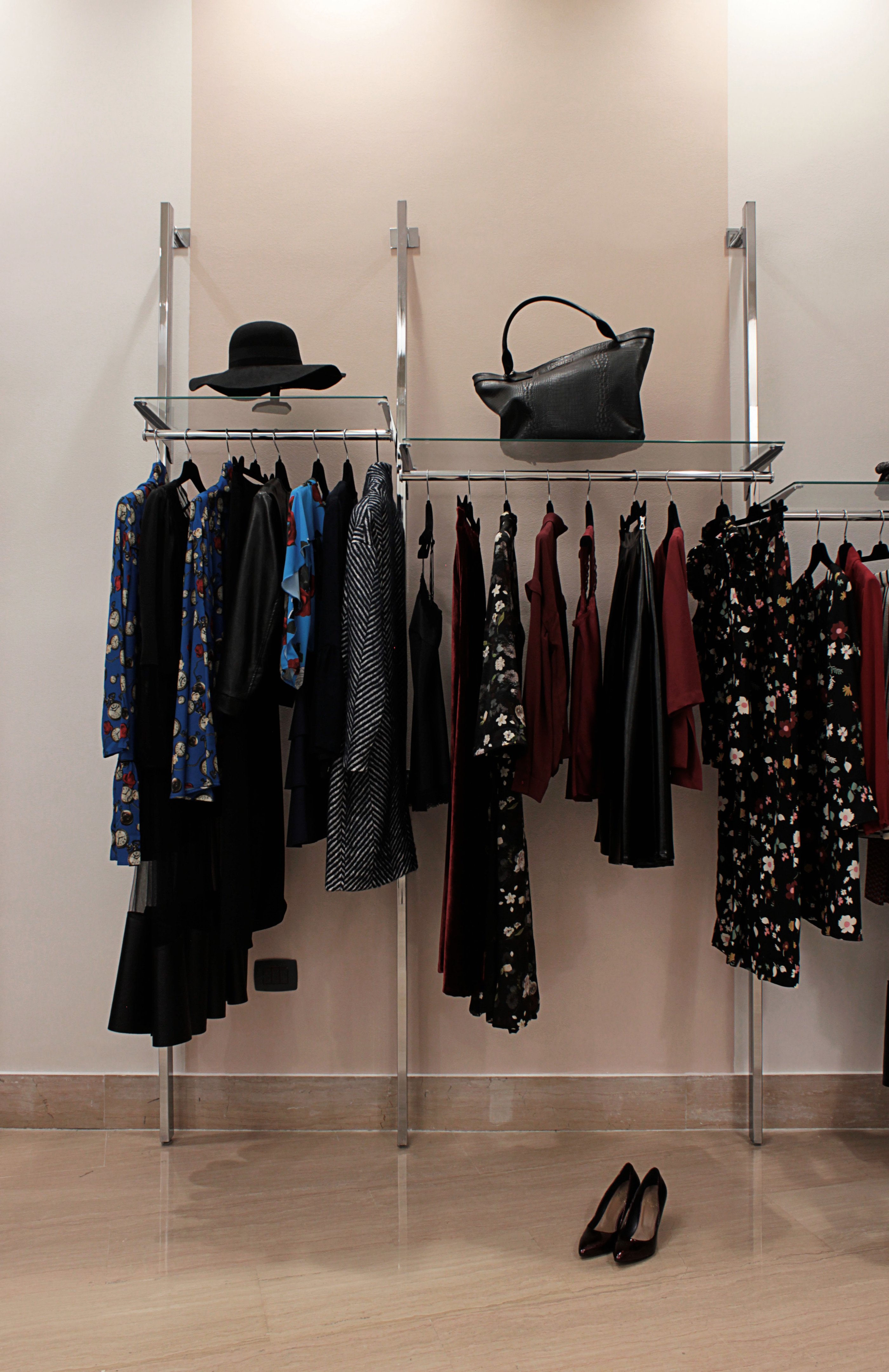 2017 年完成的 E.F.F.A 精品店室内设计案例-3