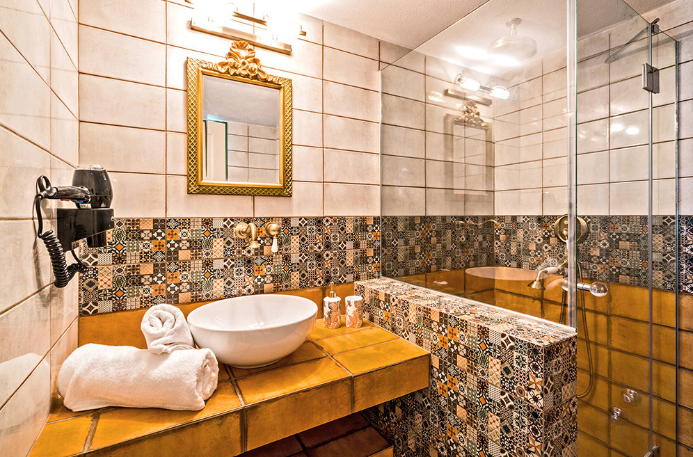 森林海景中的石筑豪华套房-23