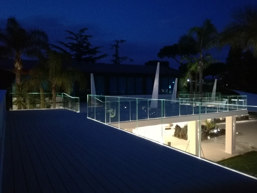 融合自然与建筑的蓝马林俱乐部餐厅设计-34