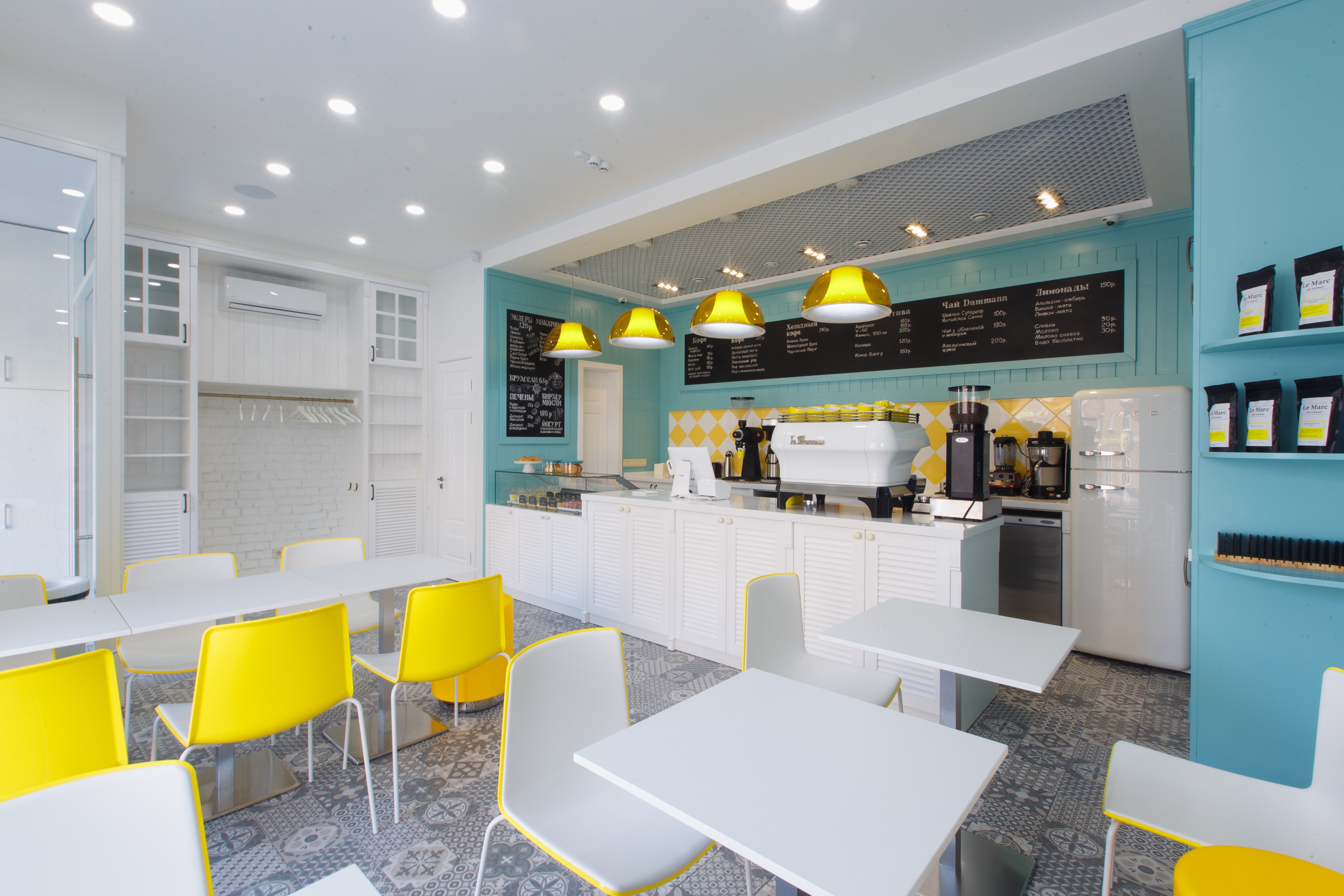 温馨简约,Omsk 城市中心的"Le Marc"咖啡厅-21