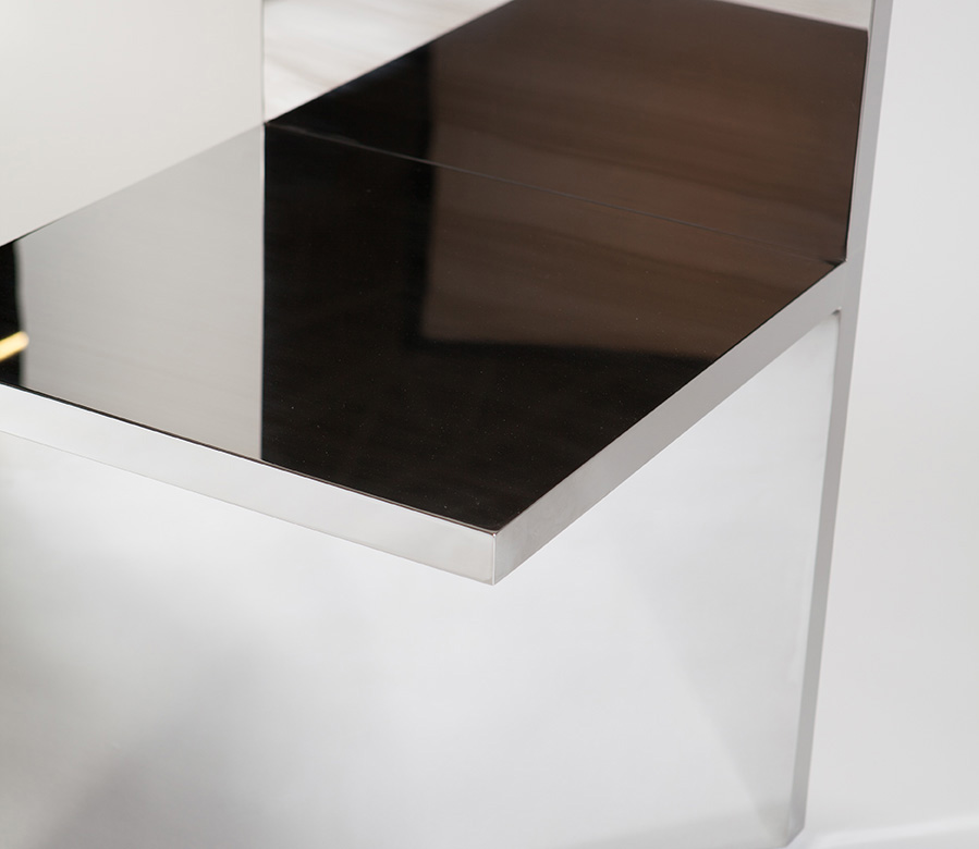 克劳斯特的"And Here I Sit" | 极简与紧张的完美融合-6