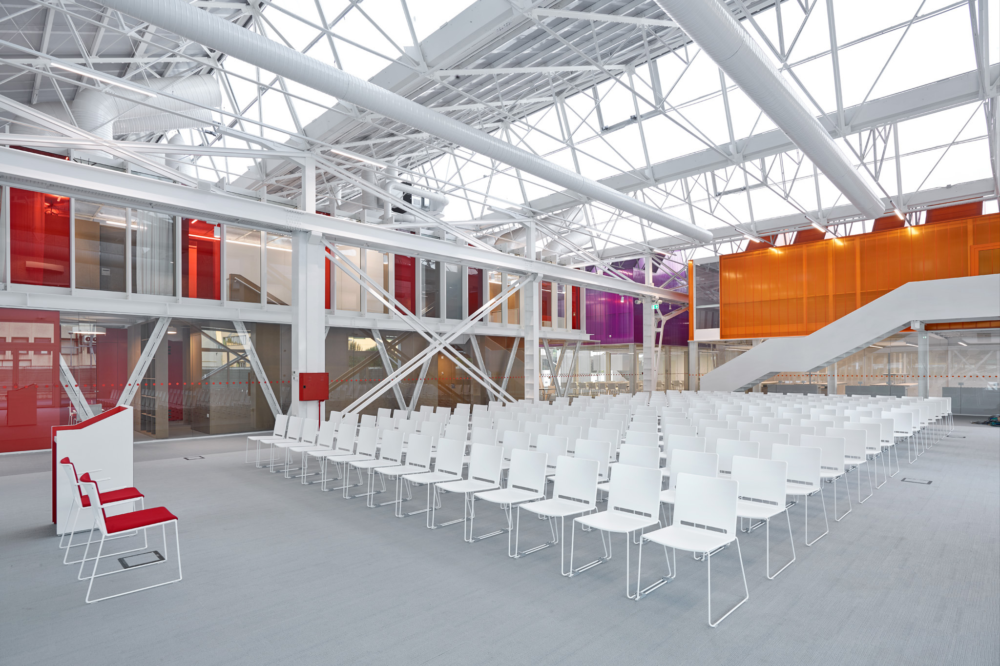 "Multi"椅点亮 Golinelli 文化中心-25