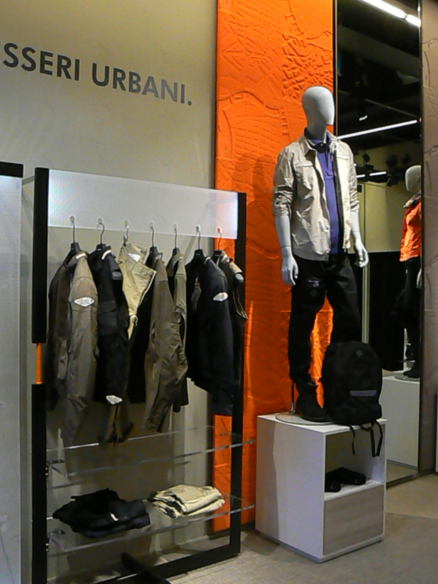 米兰风格都市骑行品牌店设计-23