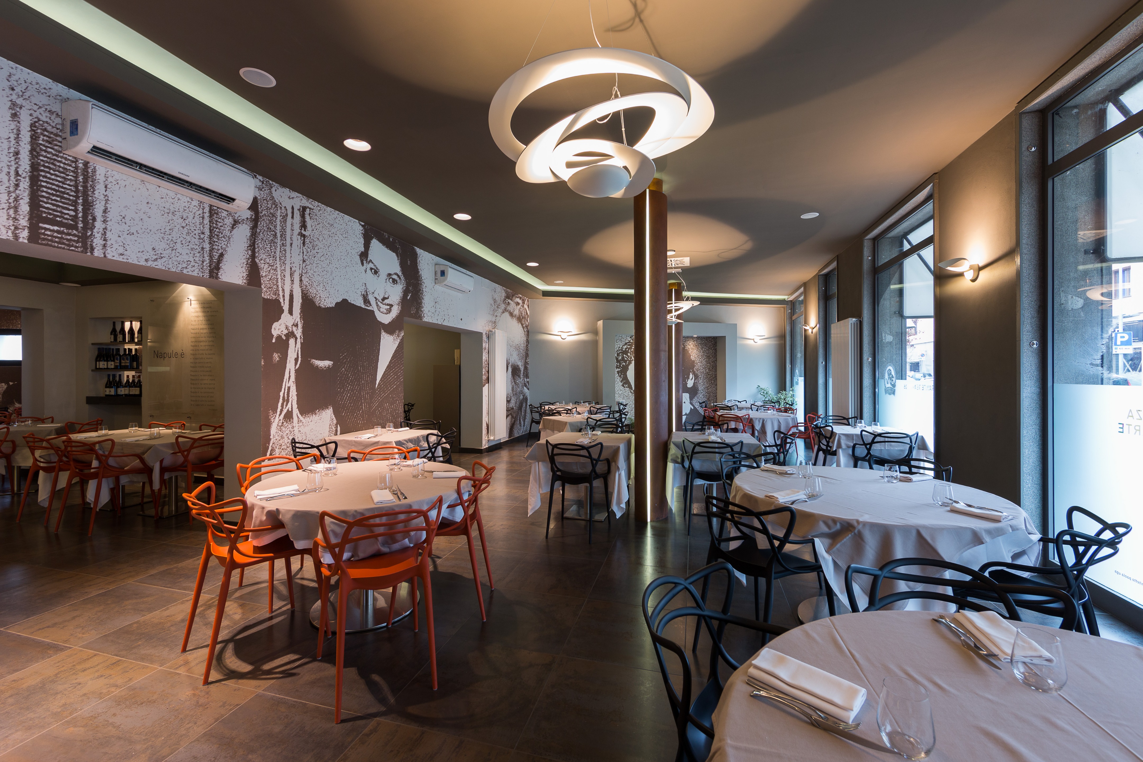 剧院式餐厅 Teatro 26 | 定制家具与光影艺术的完美融合-10