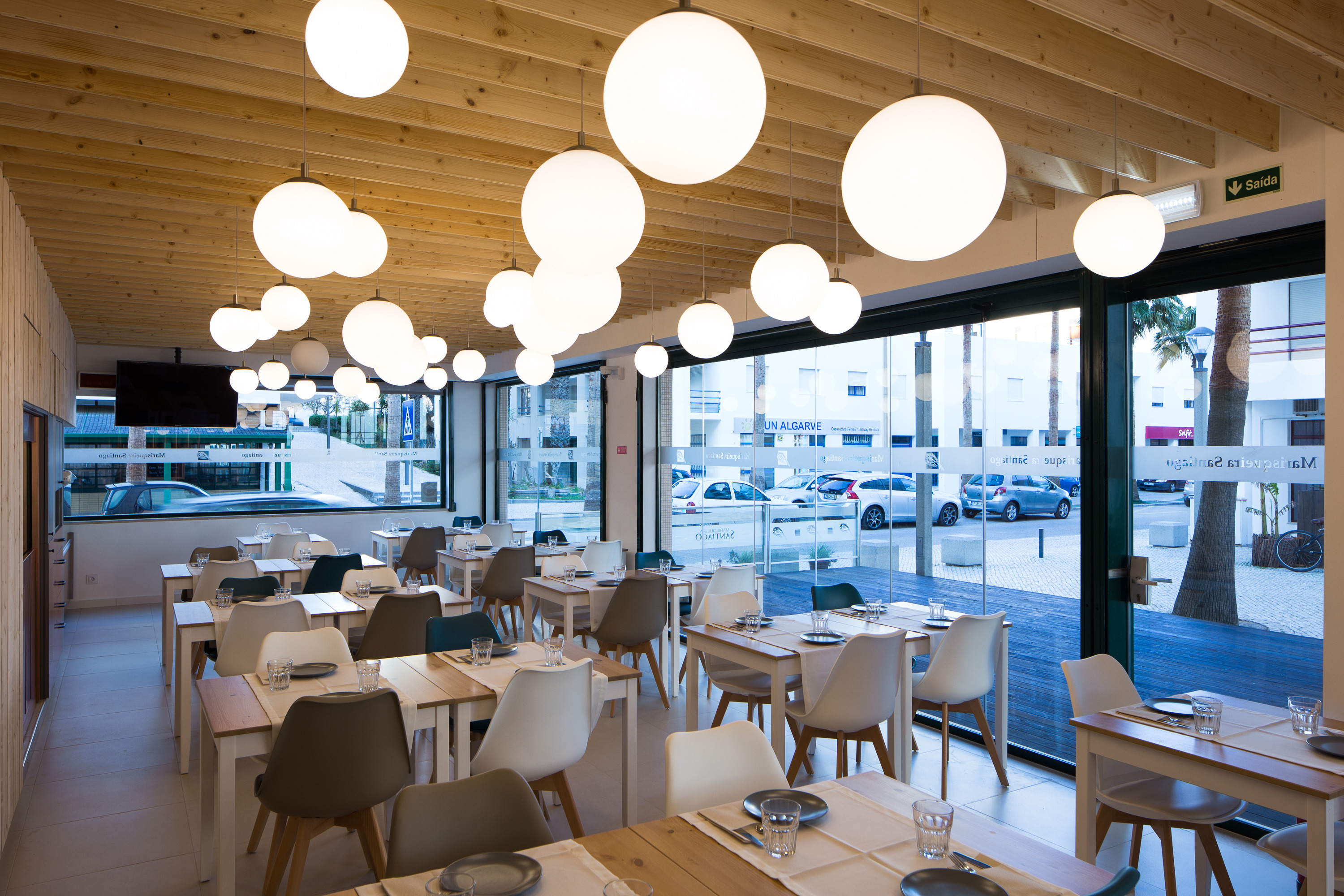 葡萄牙阿尔加维 Quarteira Santiago 餐厅室内设计-1