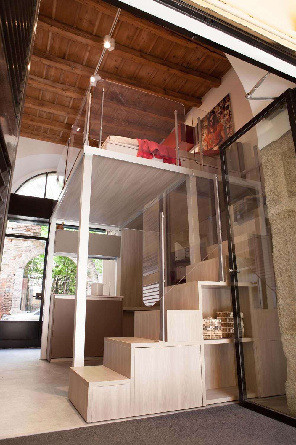 《米兰旗舰店》旧空间改造，环保与实用并重-1