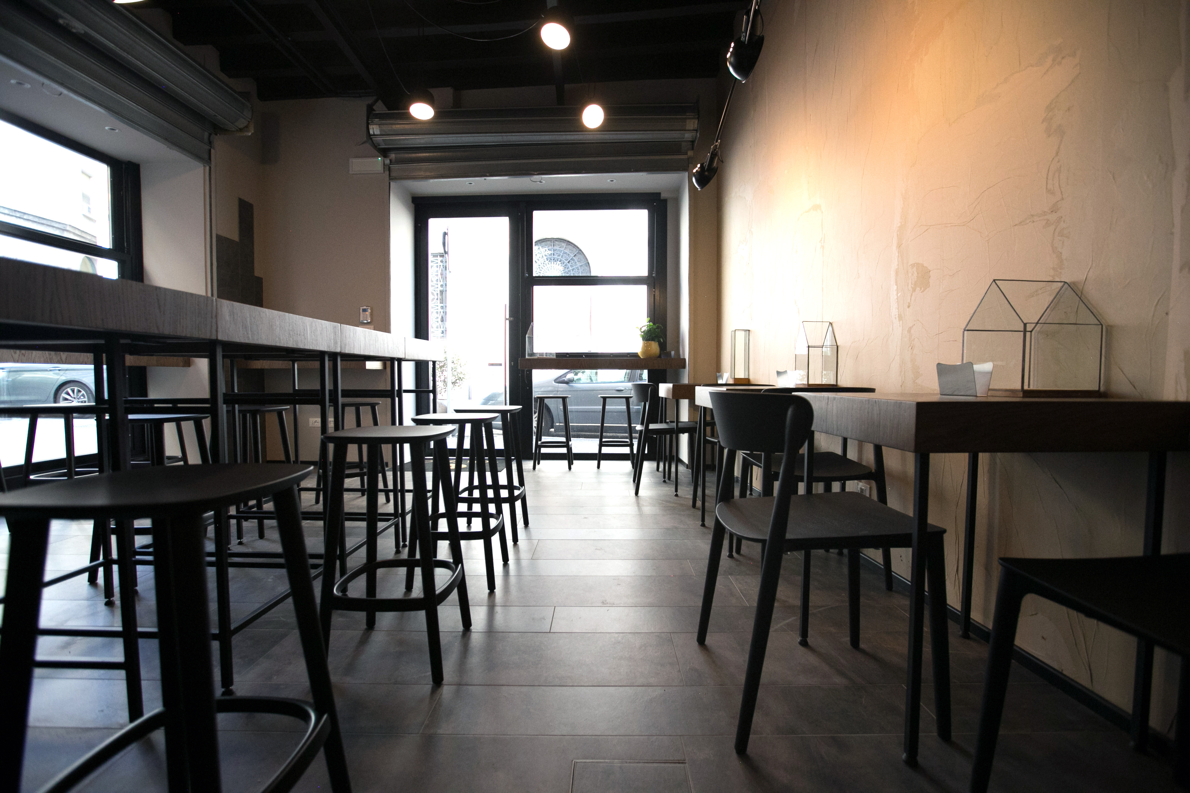 意式咖啡馆室内设计 · 精致烘培展示空间-8