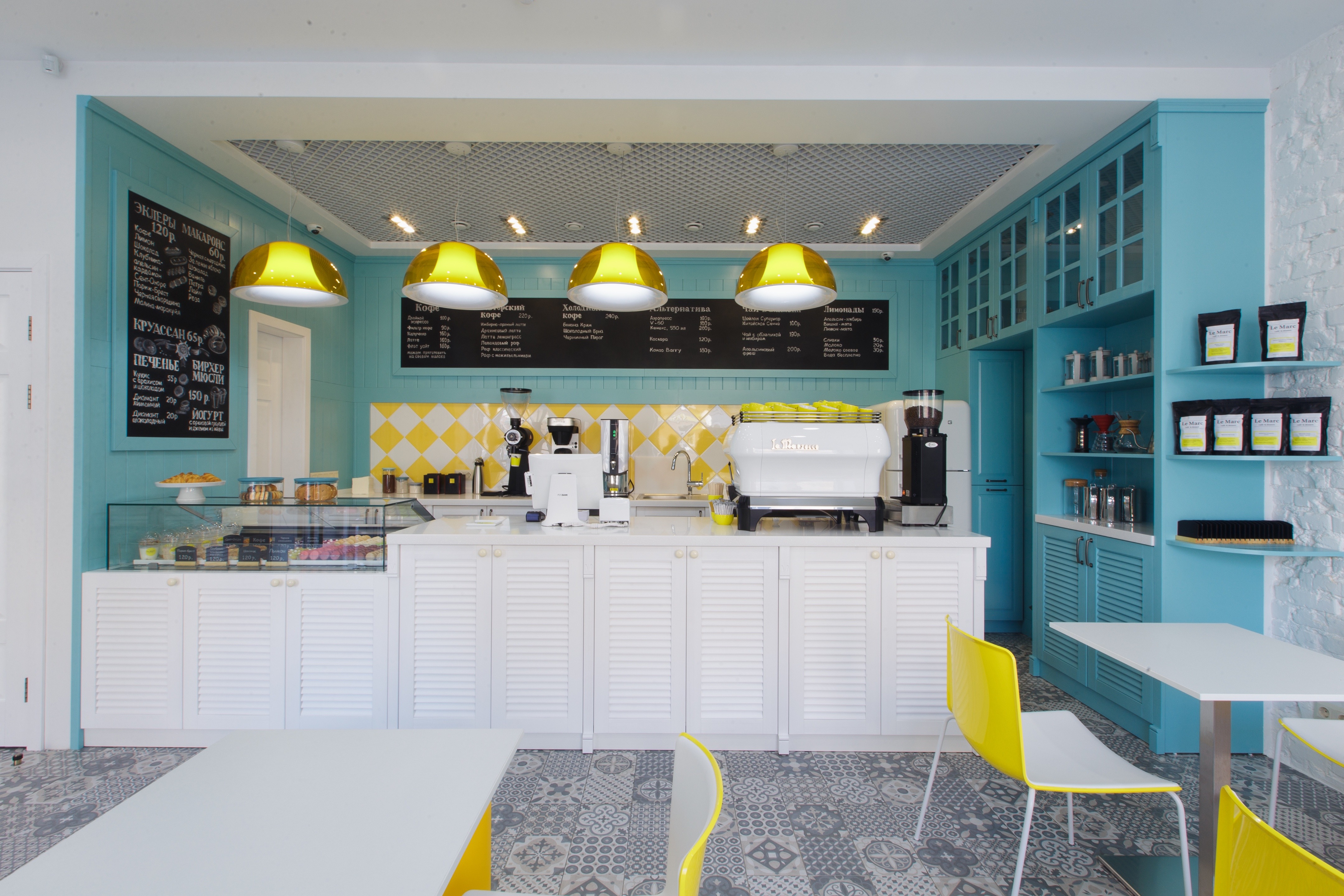 温馨简约,Omsk 城市中心的"Le Marc"咖啡厅-15