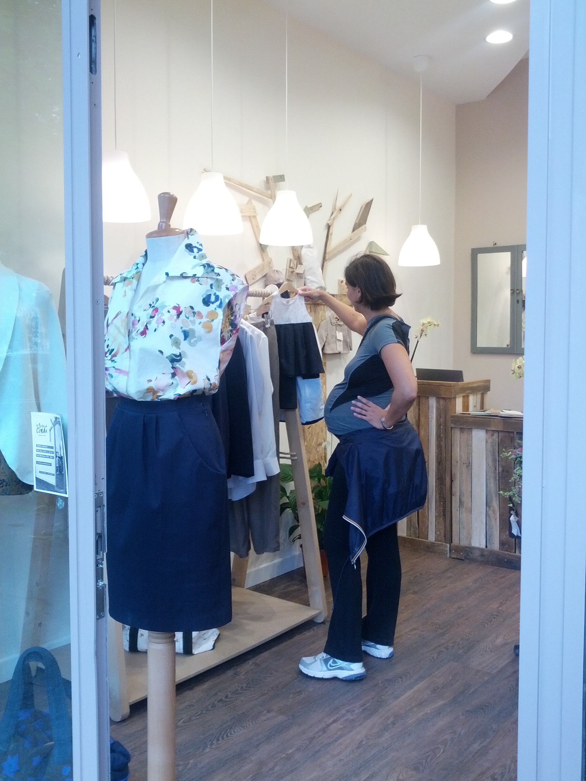 逆境中的璀璨舞台——罗马女性手工制品工作室-2