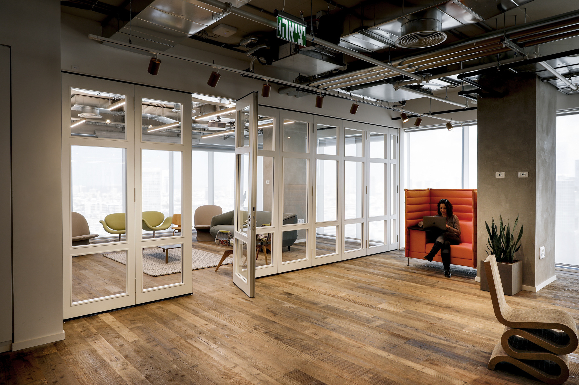 融合城市景观的 VISA 创新中心-1