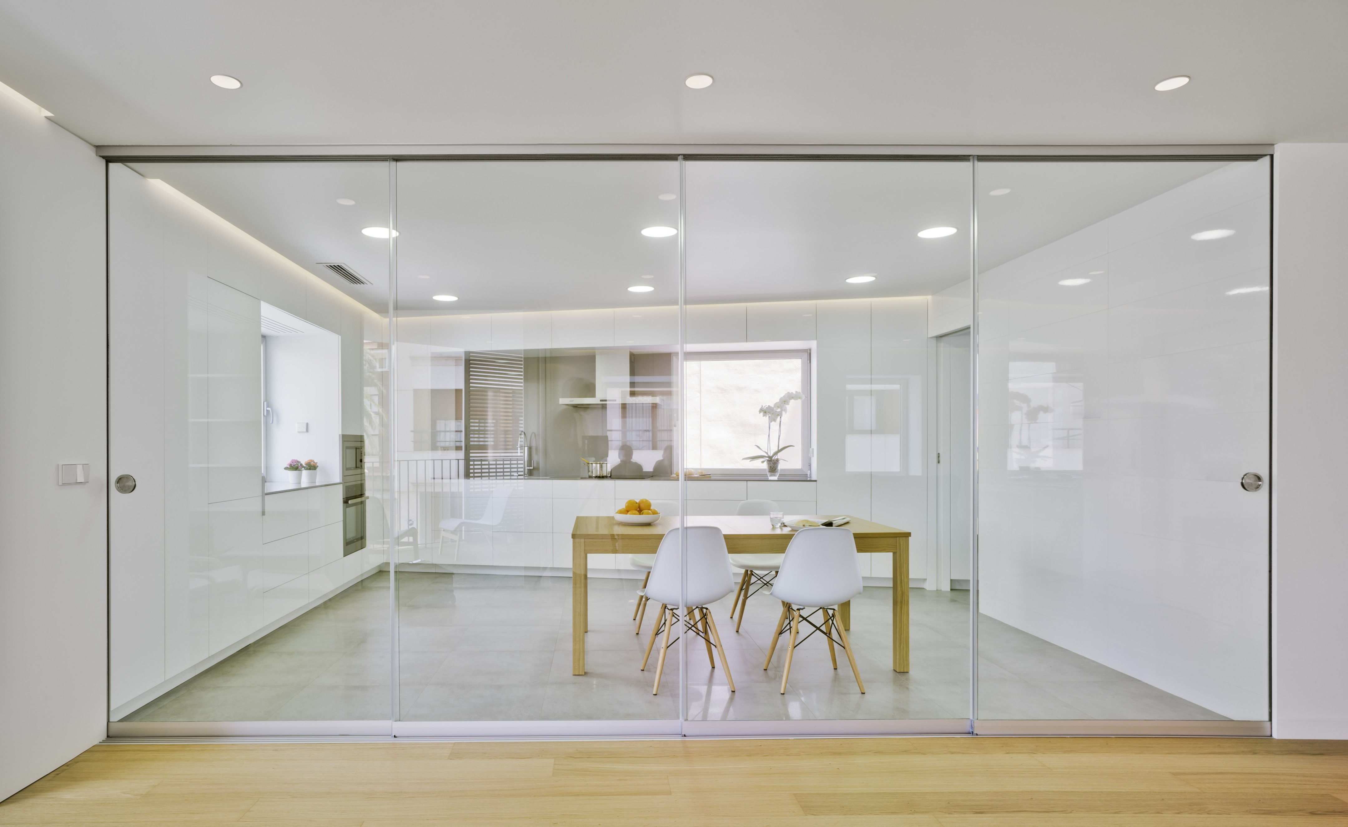 空间优化与功能融合的西班牙住宅改造-11