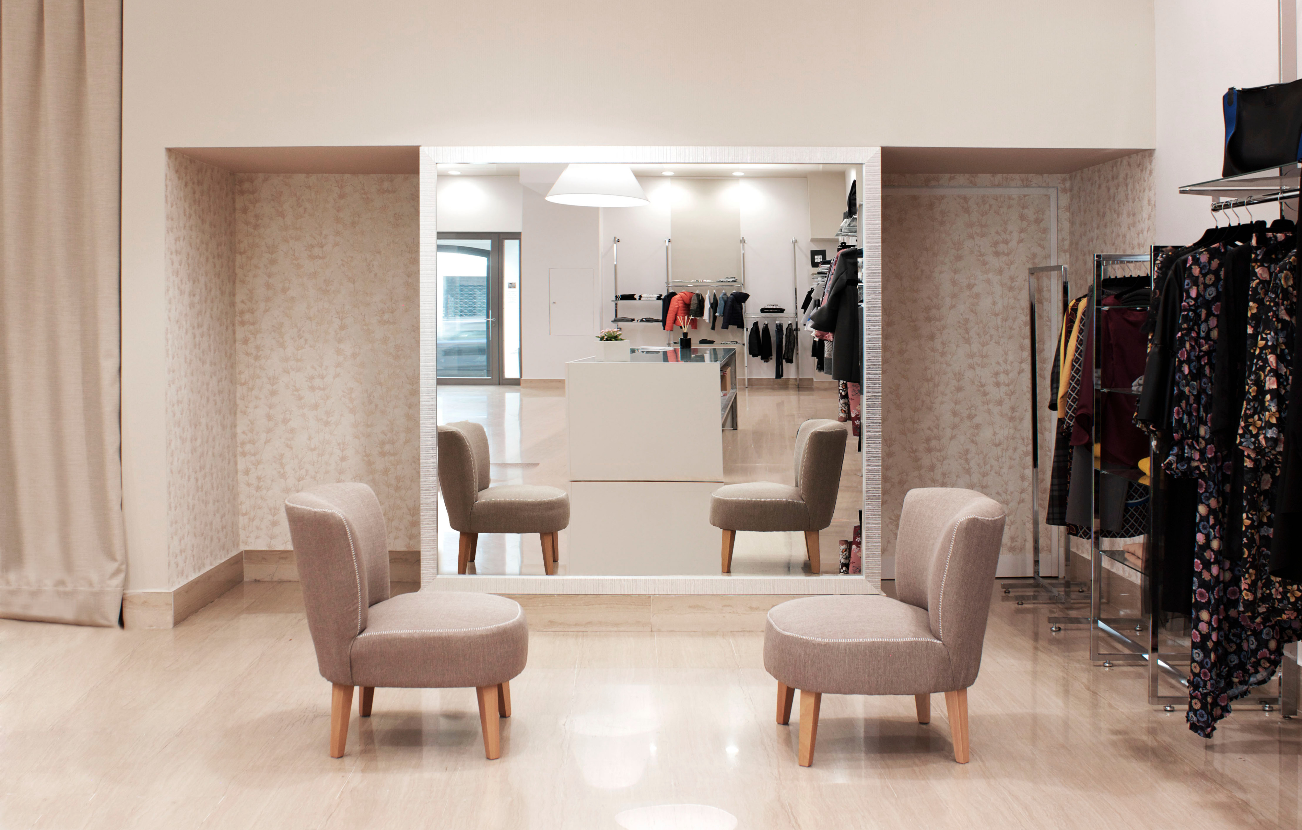 2017 年完成的 E.F.F.A 精品店室内设计案例-14