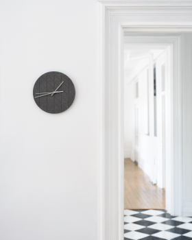 蒙特利尔设计者打造独特 Groove Wall Clocks
