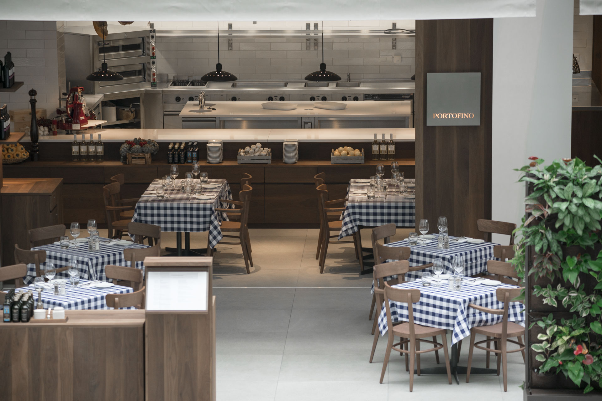 2017 年完成的 Hotel Estrel Portofino 餐厅室内设计-7