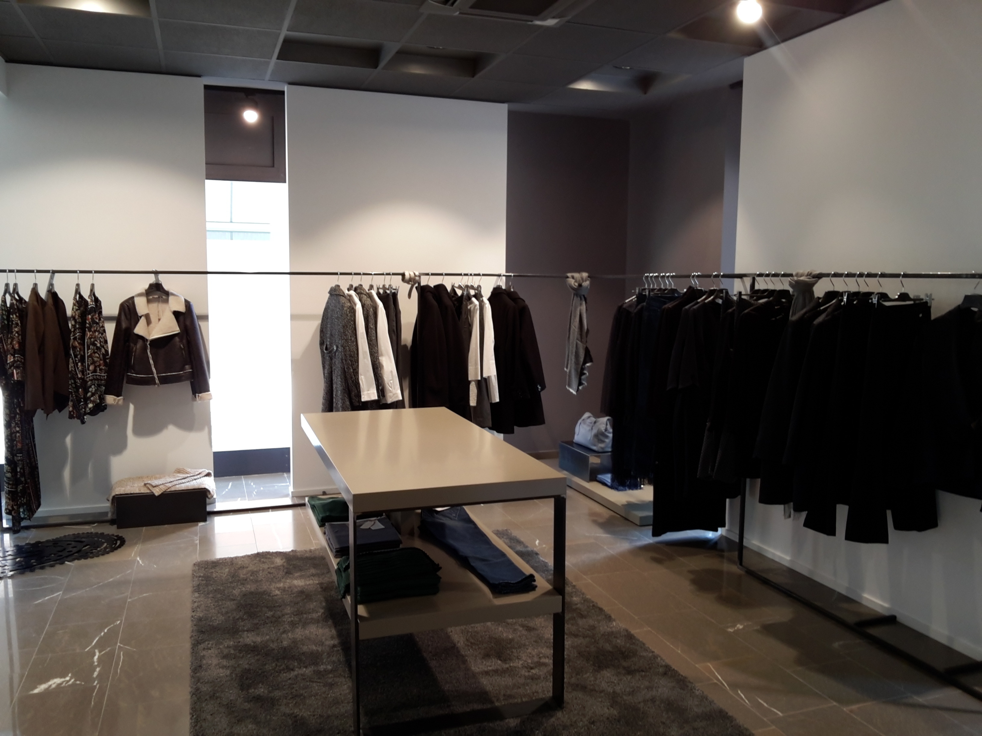 2017 年完成的意大利商店室内设计案例-32