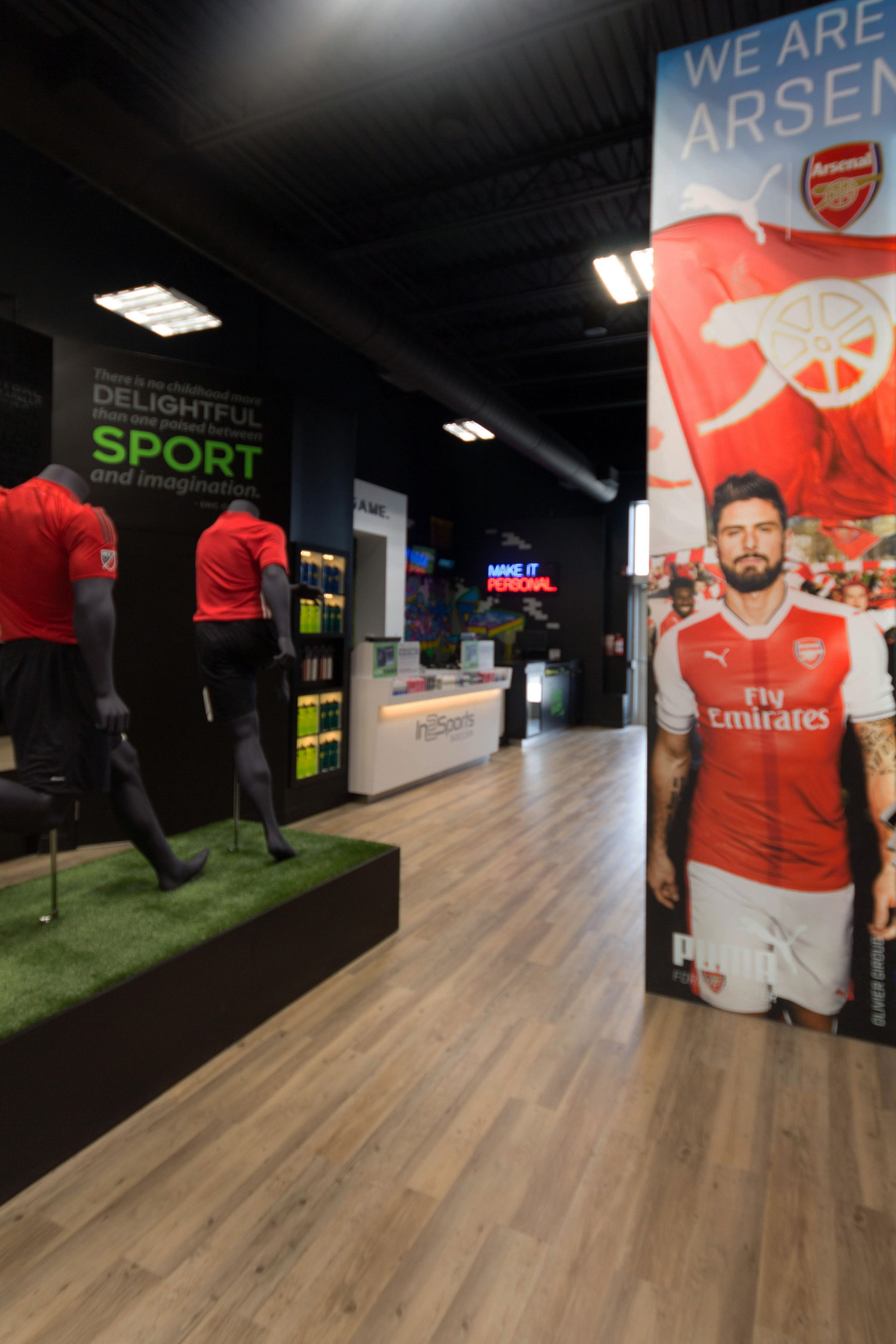 In2Sports 旗舰店室内设计-15